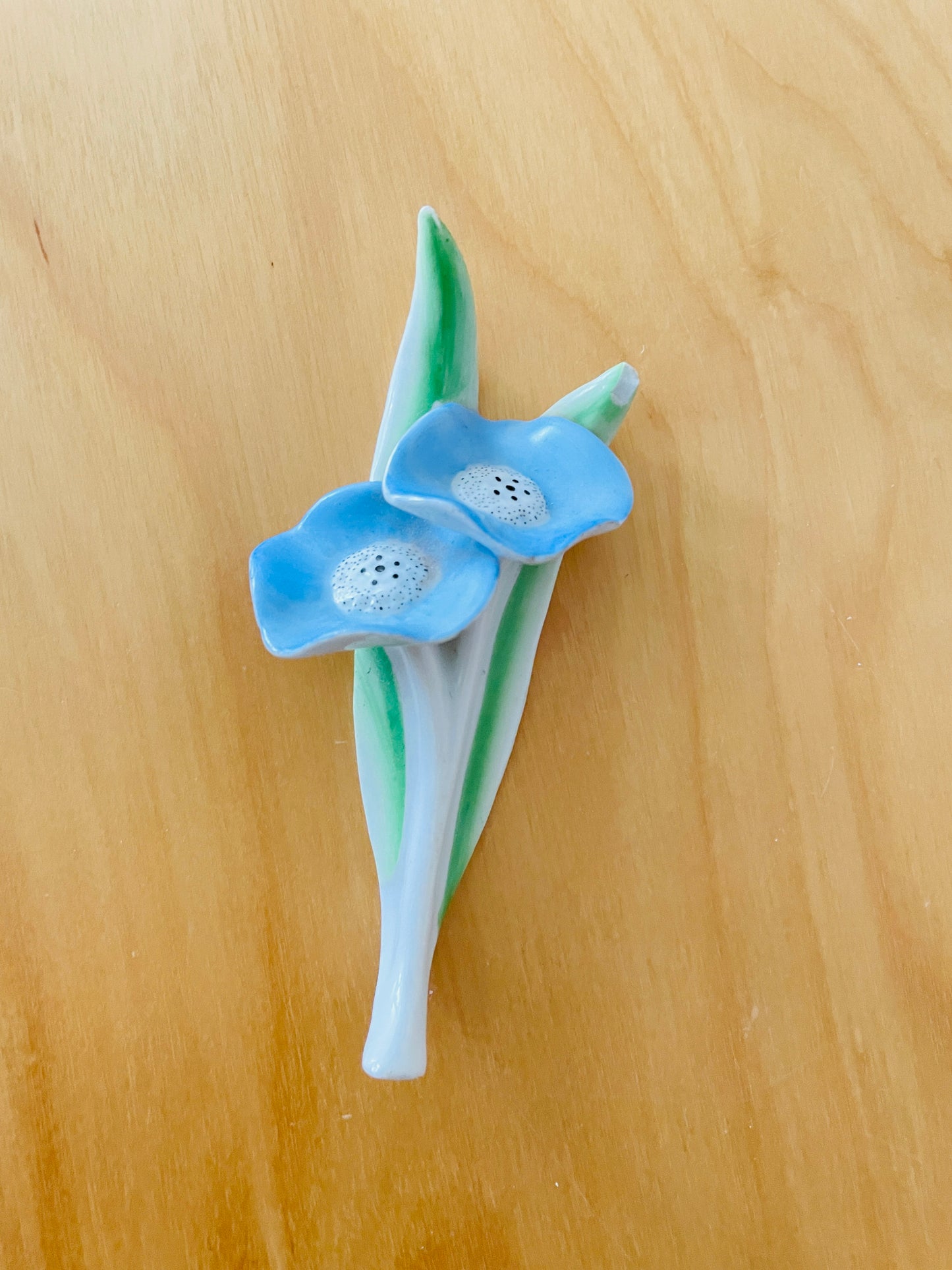 Hackefors/ハッケフォシュ/お花のカトラリーレスト/淡いブルー/ダブルのお花/訳あり