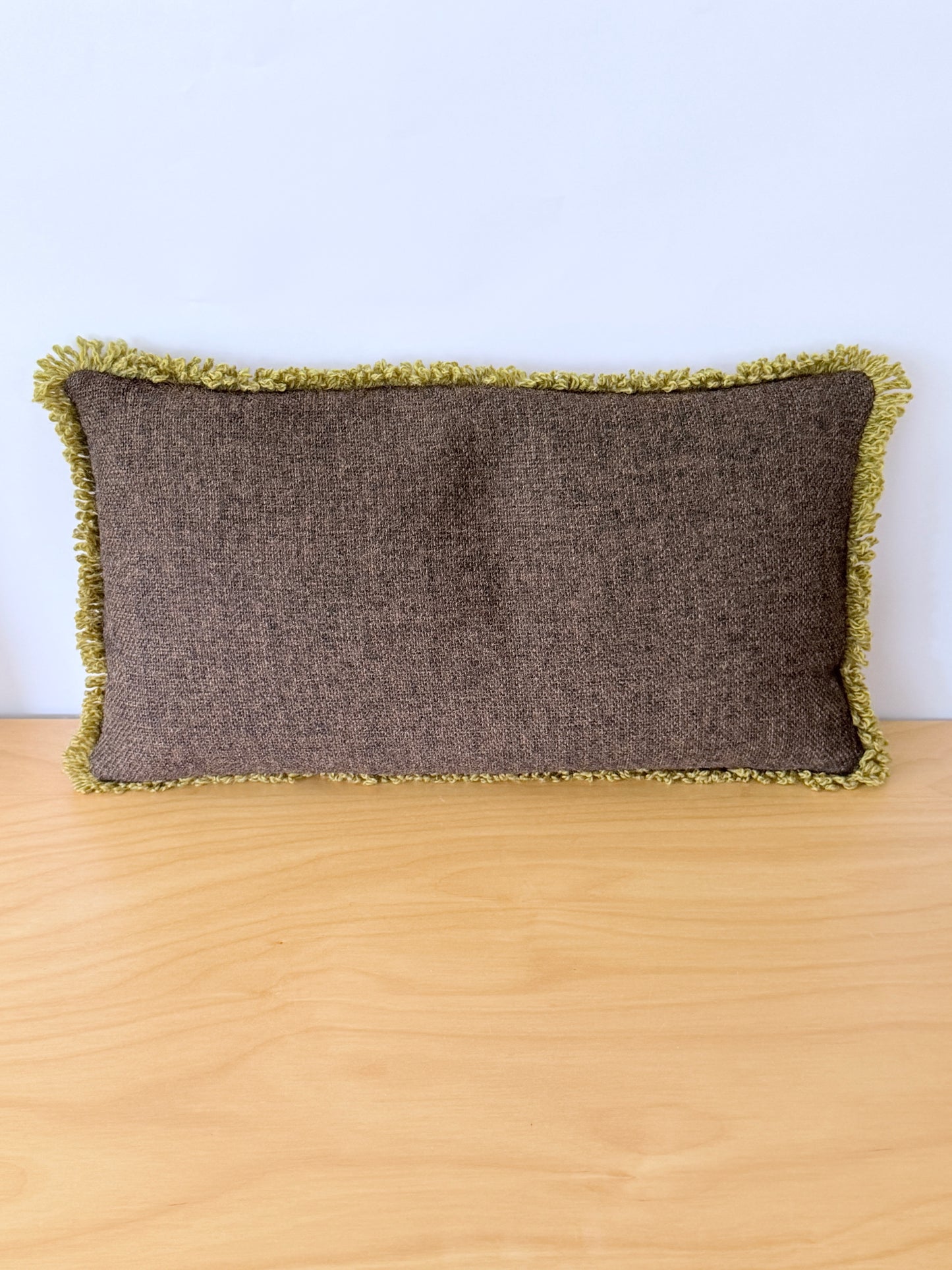北欧伝統手工芸/Tvistsöm/トヴィスト刺繍/クッション
