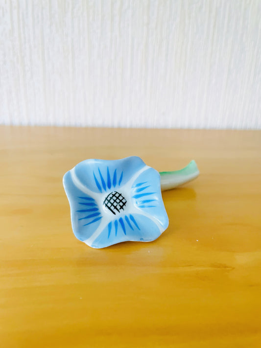 Hackefors/ハッケフォシュ/お花のカトラリーレスト/淡いブルー