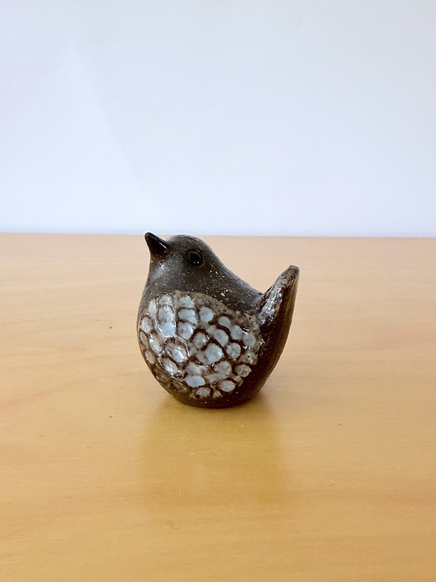 Trosa Keramik / Bengt Wall / Bird figurine / Raised tail