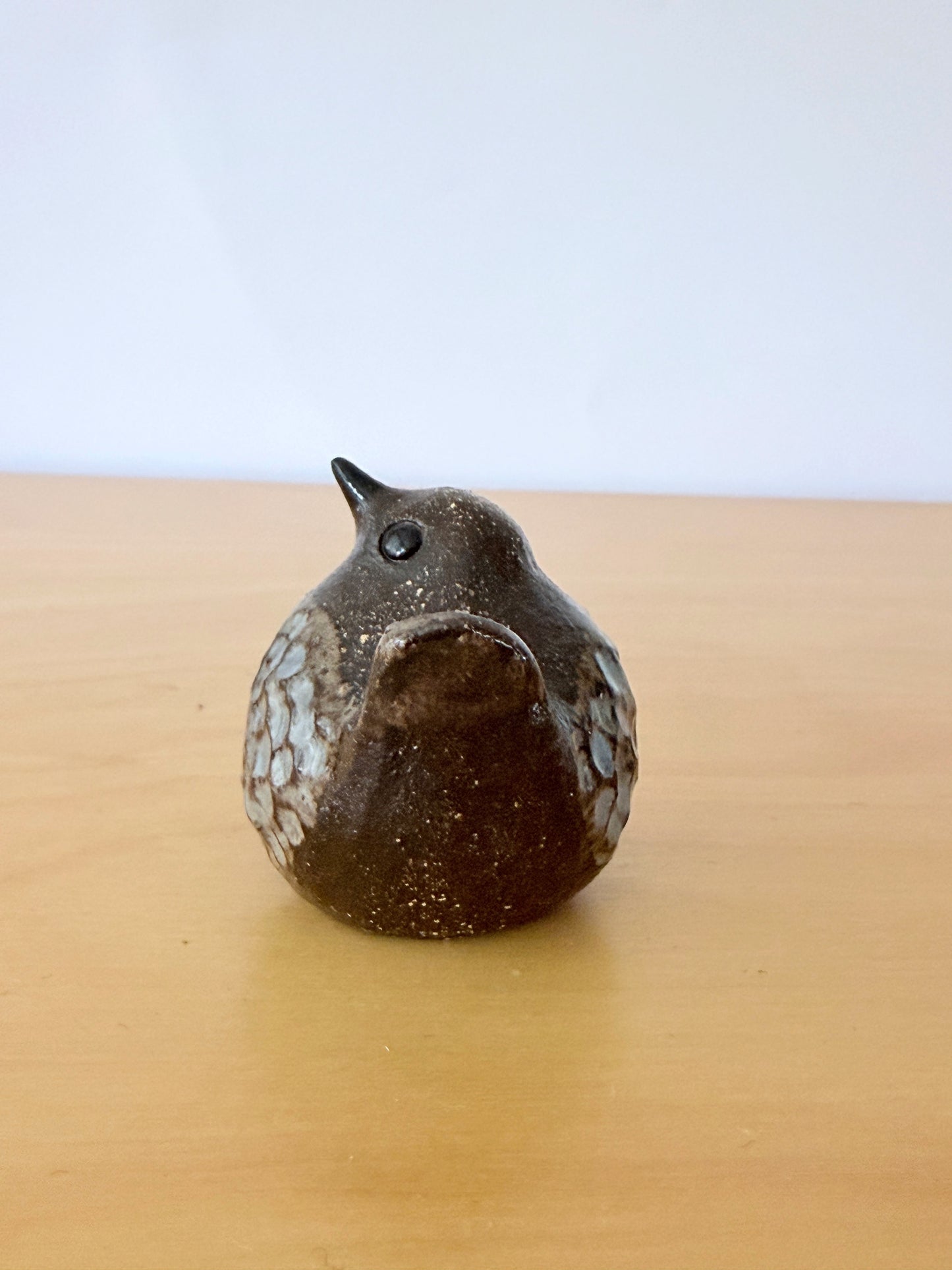 Trosa Keramik / Bengt Wall / Bird figurine / Raised tail