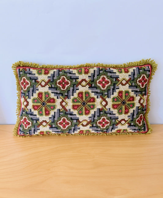 北欧伝統手工芸/Tvistsöm/トヴィスト刺繍/クッション