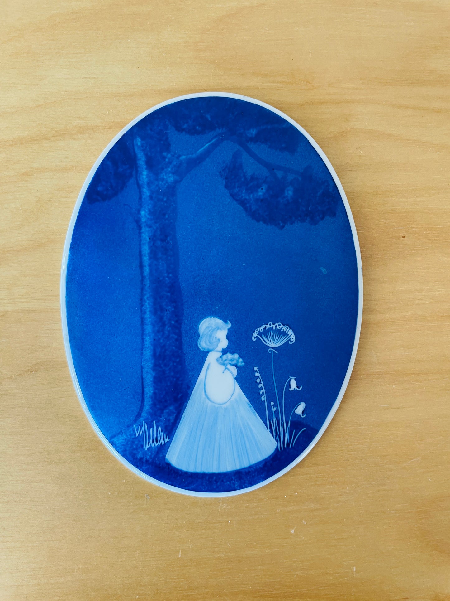 Aluminia Danmark Wall Plate / Girl in a Long Dress in the Forest
