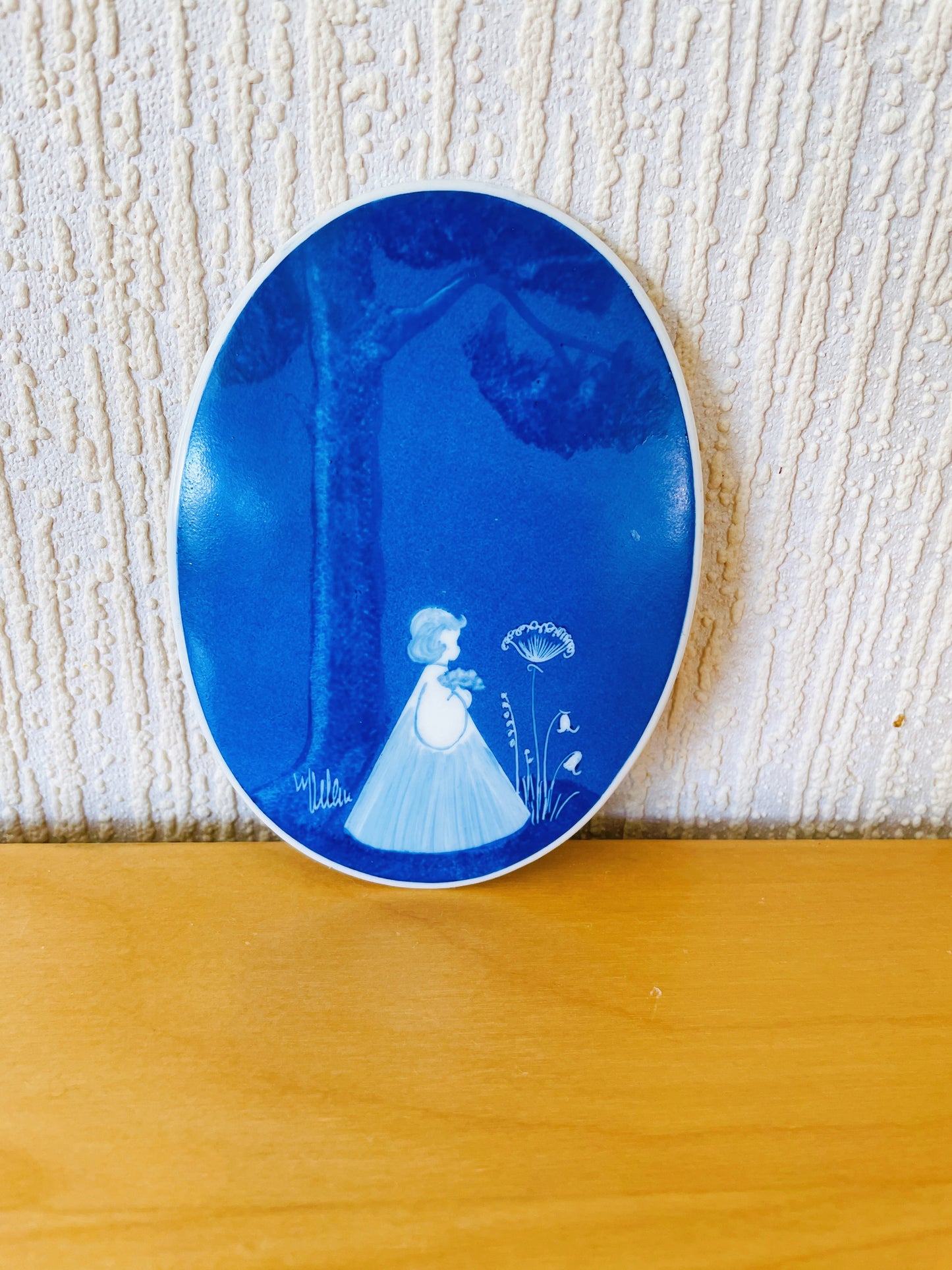 Aluminia Danmark Wall Plate / Girl in a Long Dress in the Forest