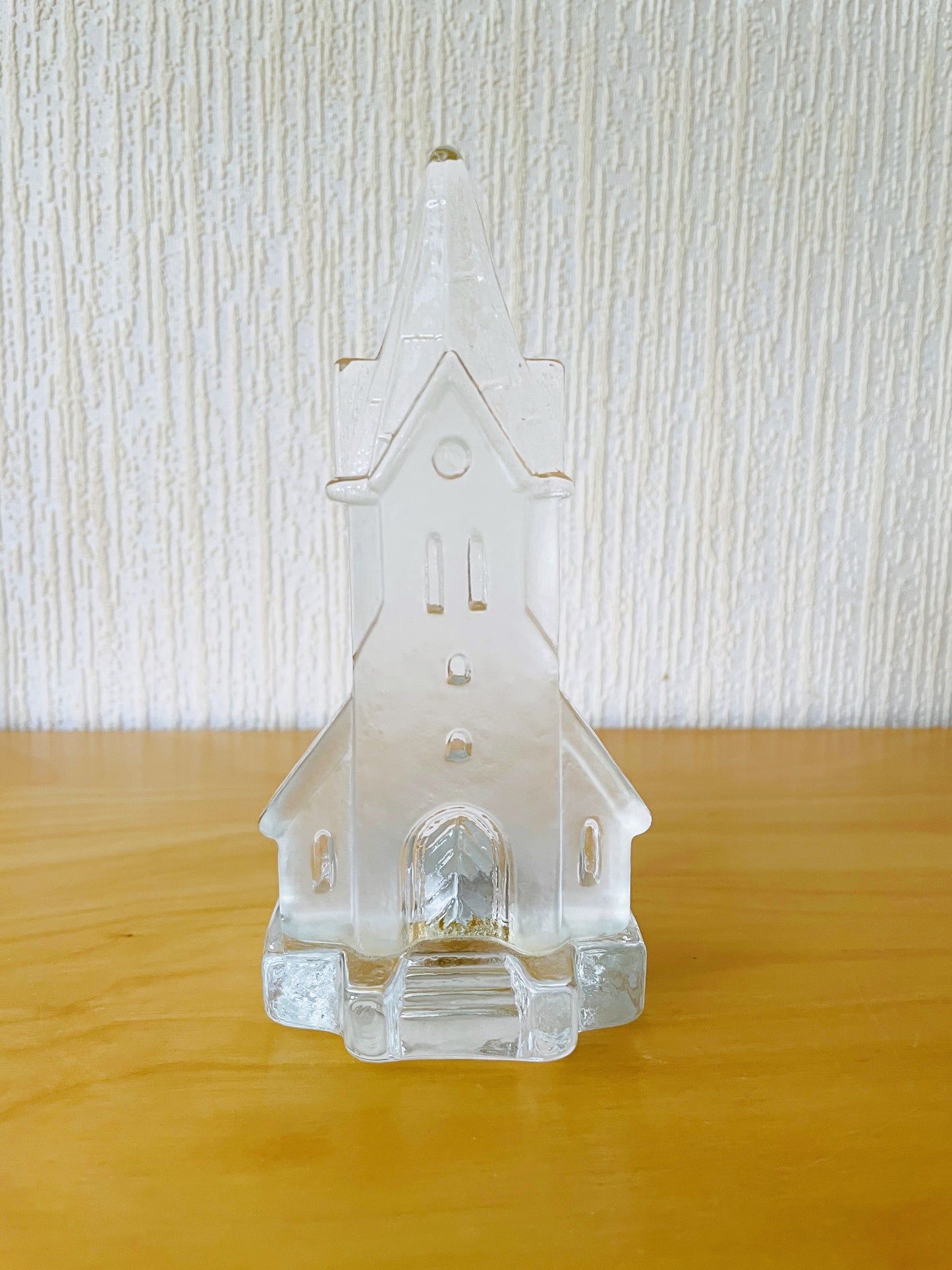 北欧ヴィンテージ/Nybro Glasbruk/ニーブロー.ガラス工房/ガラスのキャンドルスタンド/スゥエーデンの教会