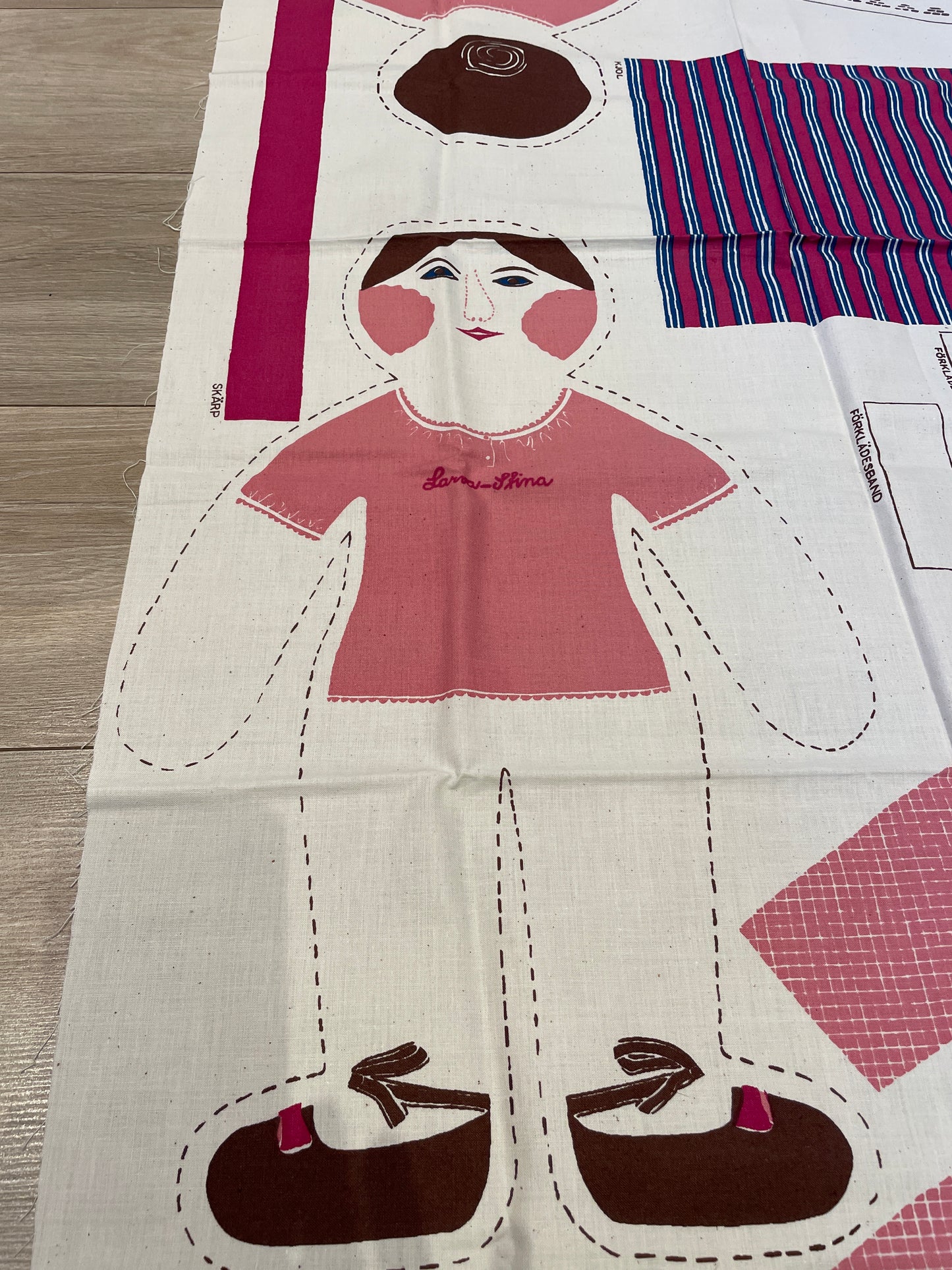 Gocken Jobs Handtryck AB/ジョブス ハンドルプリント/ヴィンテージ/Larva-Stina/ラーバ.ステイーナ/布製着せ替えお人形キット