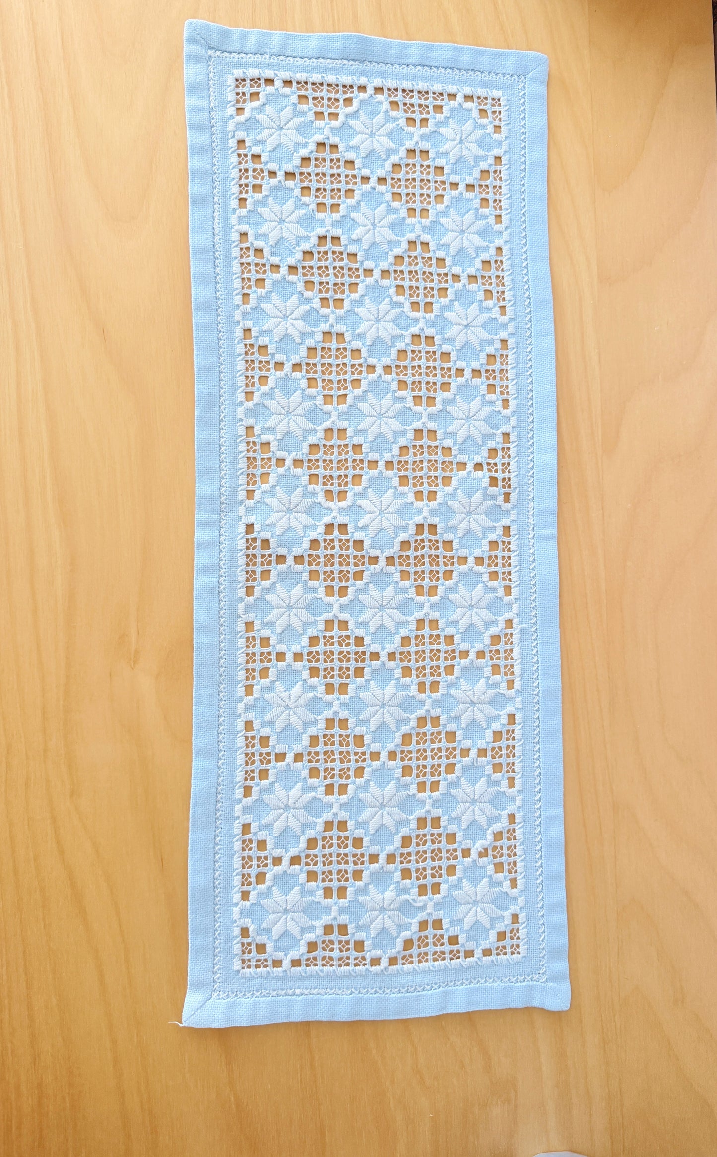 北欧手工芸/ハタンガー刺繍/横長/テーブルクロス