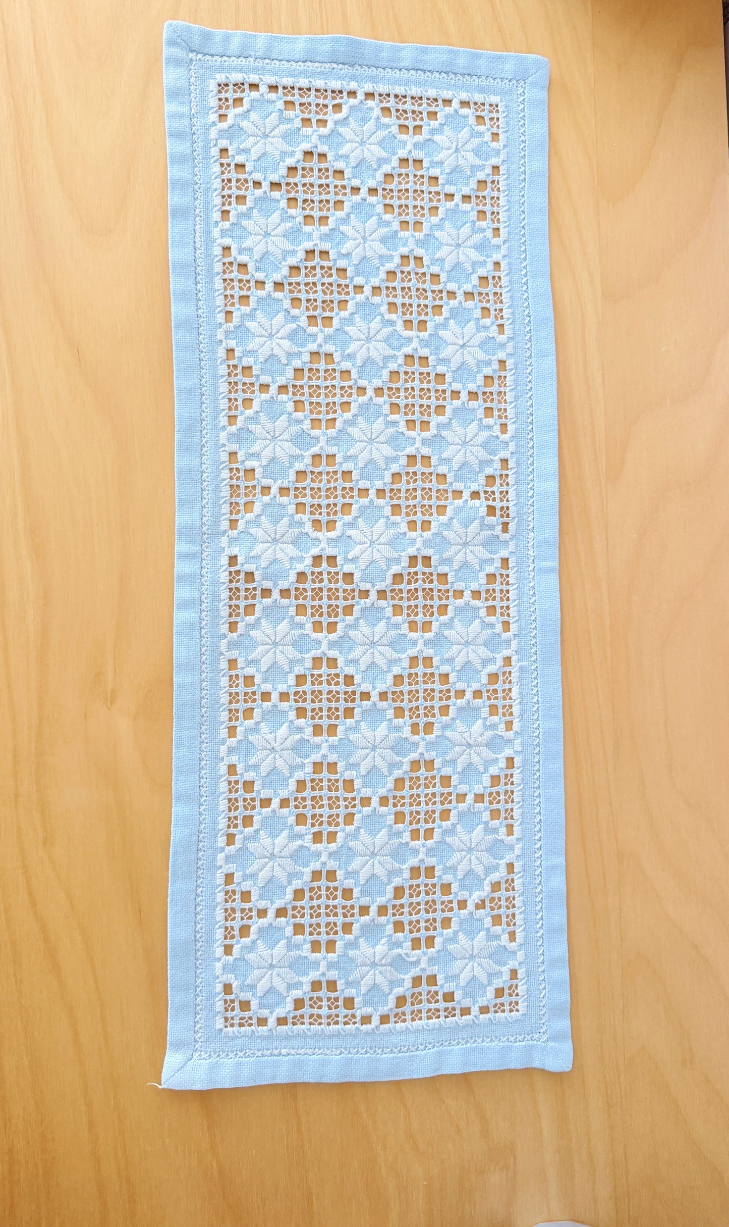 北欧手工芸/ハタンガー刺繍/横長/テーブルクロス