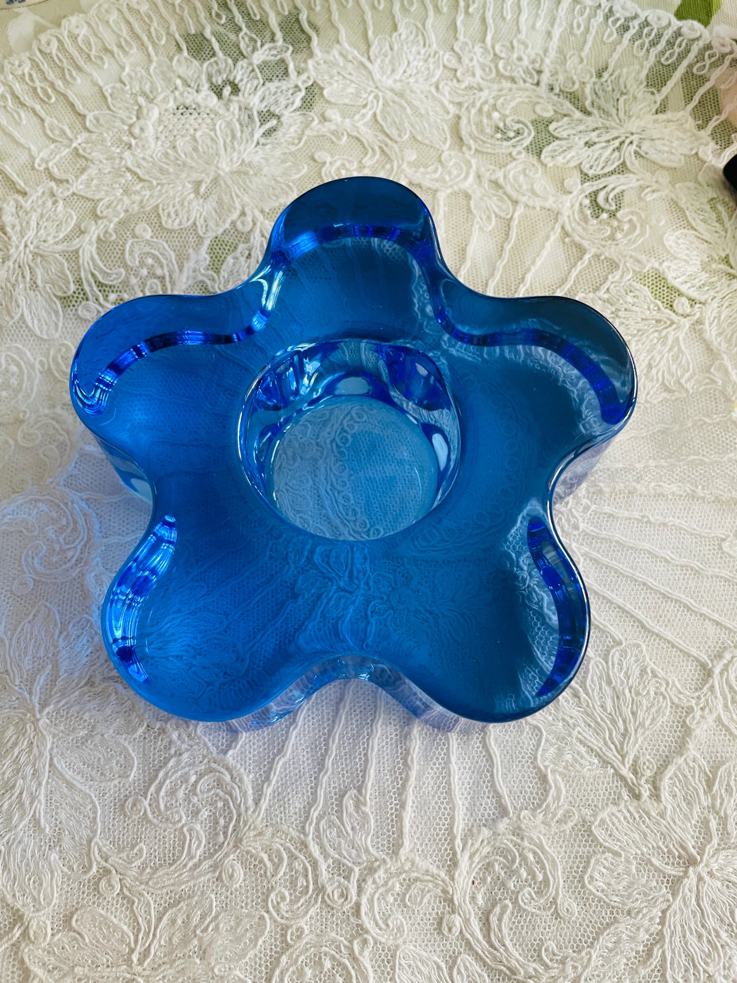 Kosta Boda/コスタ ボーダ/クリスタルガラス/お花型のキャンドルホルダー/ブルー