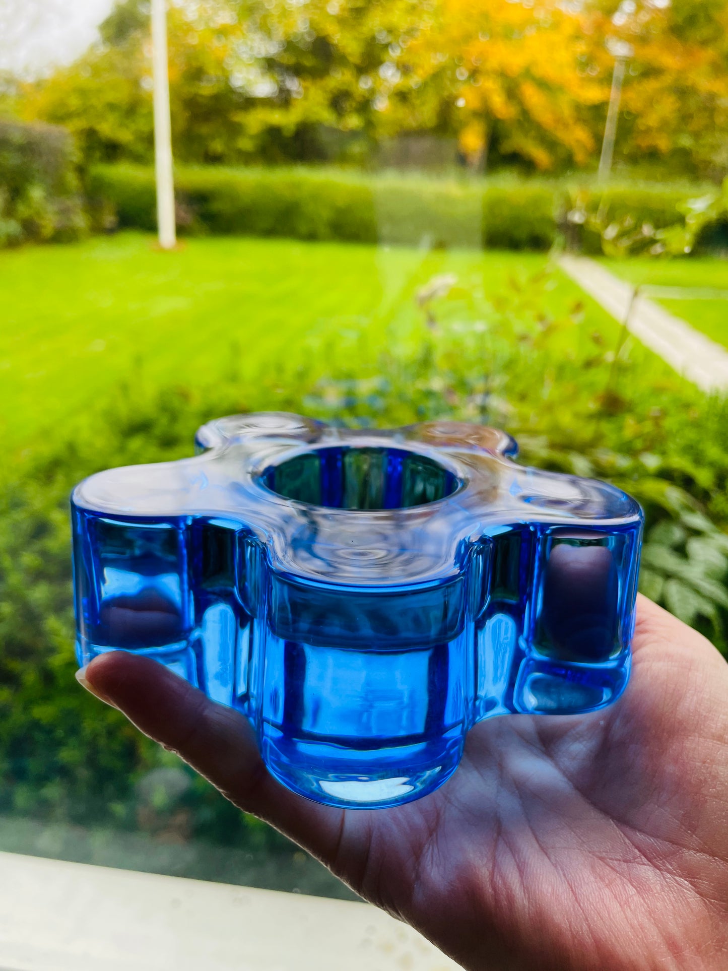 Kosta Boda/コスタ ボーダ/クリスタルガラス/お花型のキャンドルホルダー/ブルー