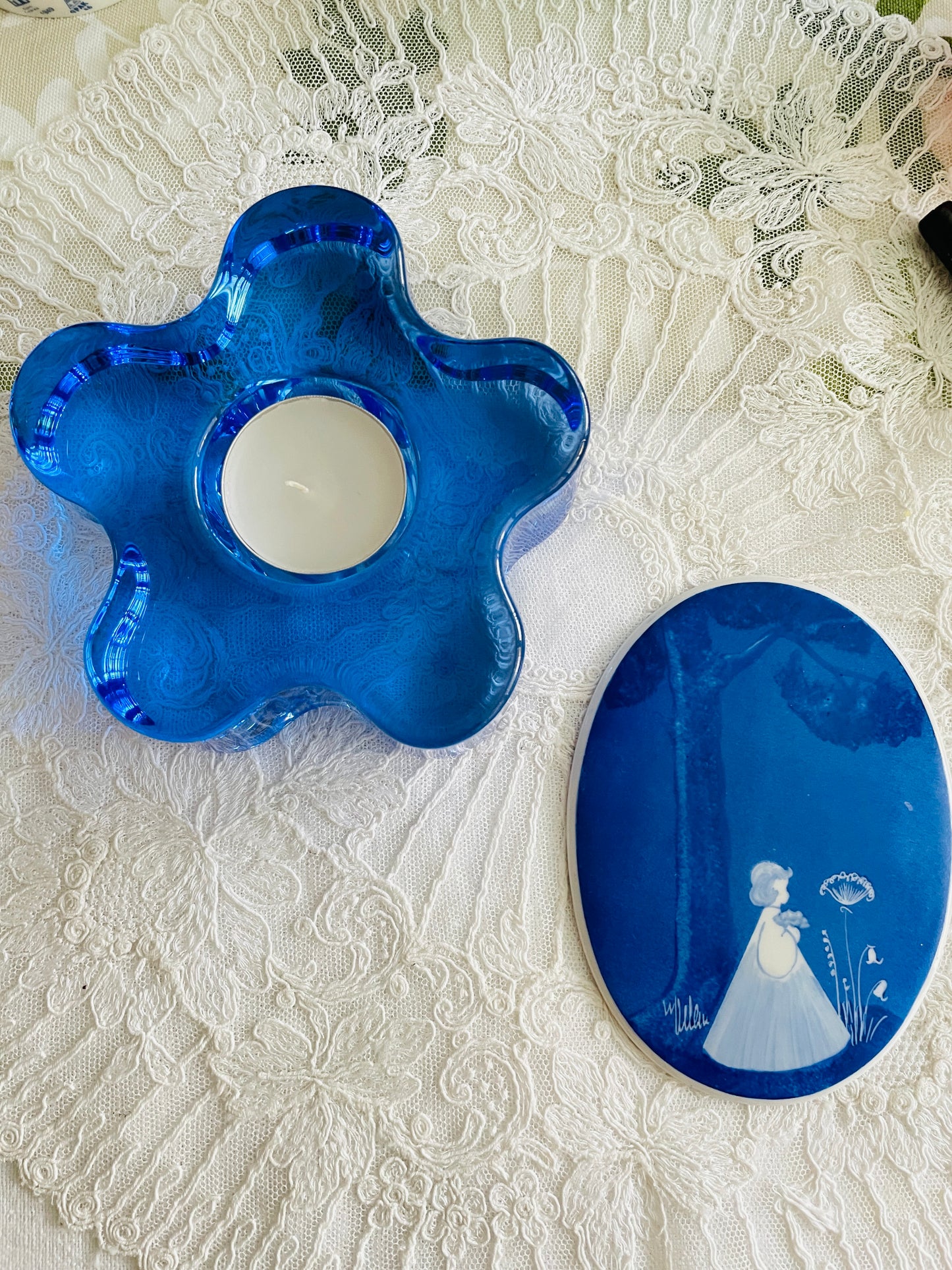 Kosta Boda/コスタ ボーダ/クリスタルガラス/お花型のキャンドルホルダー/ブルー