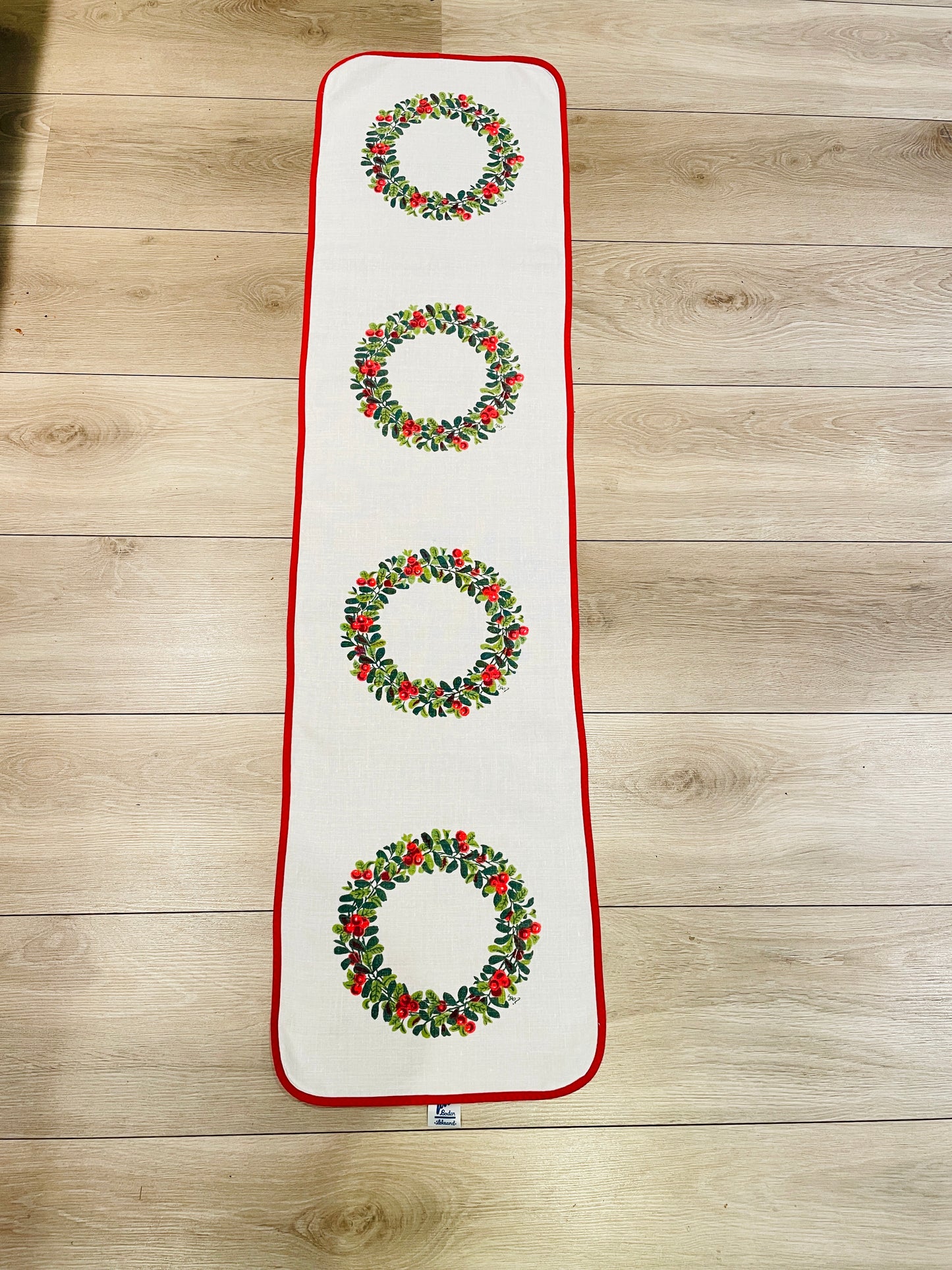 Jobs Handtryck/ジョブス/ハンドプリント/リンゴンベリーのテーブルセンター