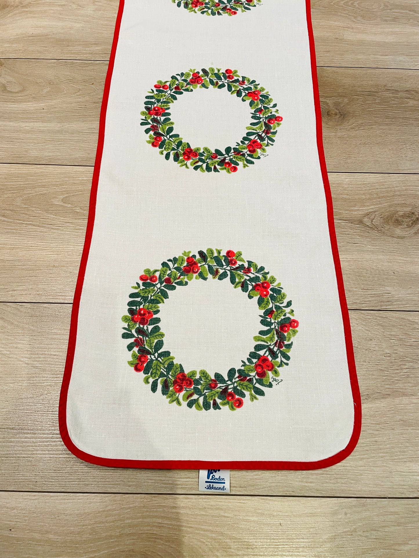 Jobs Handtryck/ジョブス/ハンドプリント/リンゴンベリーのテーブルセンター