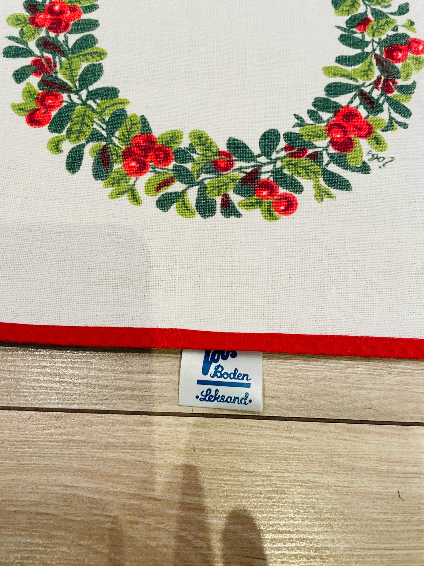 Jobs Handtryck/ジョブス/ハンドプリント/リンゴンベリーのテーブルセンター