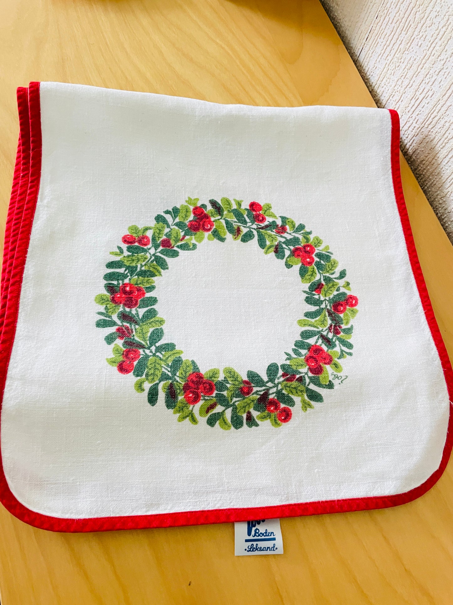 Jobs Handtryck/ジョブス/ハンドプリント/リンゴンベリーのテーブルセンター