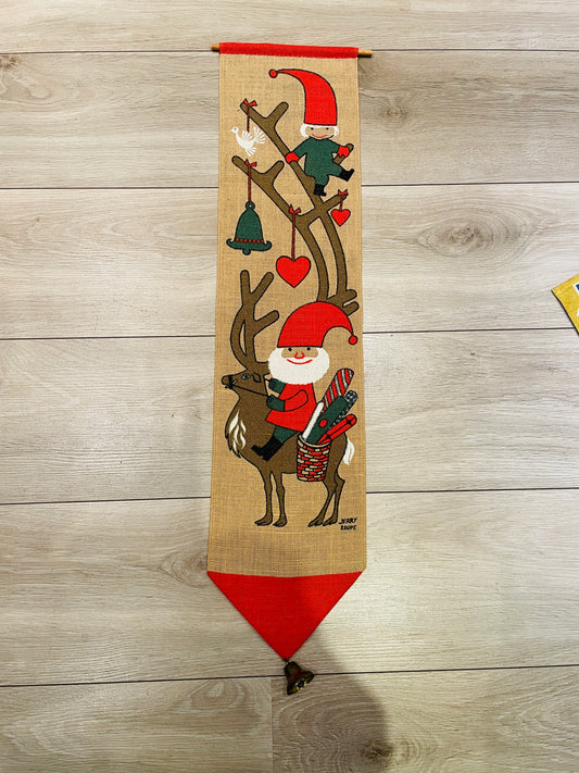 Jerry Roupe/ジェリー.ロウぺ/タペストリー/トナカイさんに乗ったトムテさんとニッセ