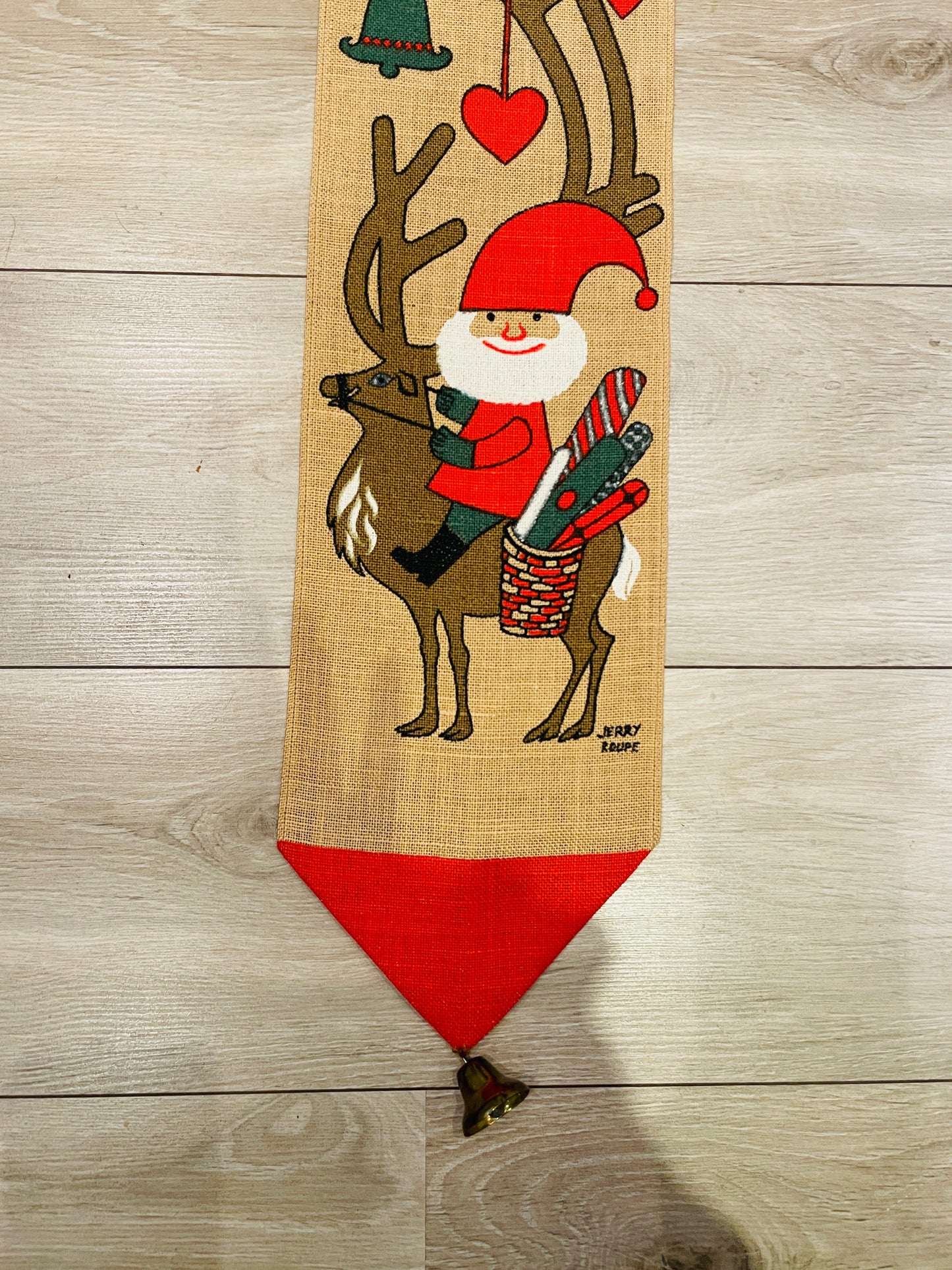 Jerry Roupe/ジェリー.ロウぺ/タペストリー/トナカイさんに乗ったトムテさんとニッセ