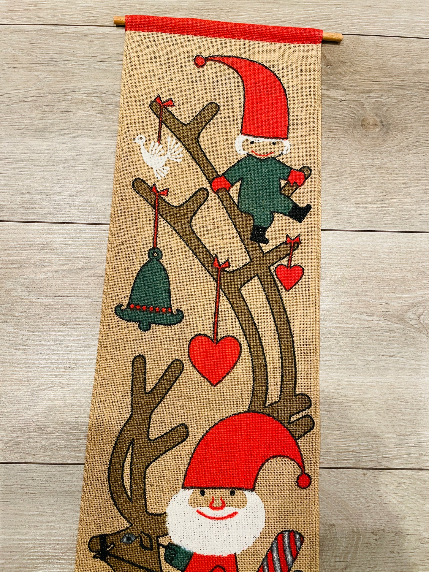 Jerry Roupe/ジェリー.ロウぺ/タペストリー/トナカイさんに乗ったトムテさんとニッセ