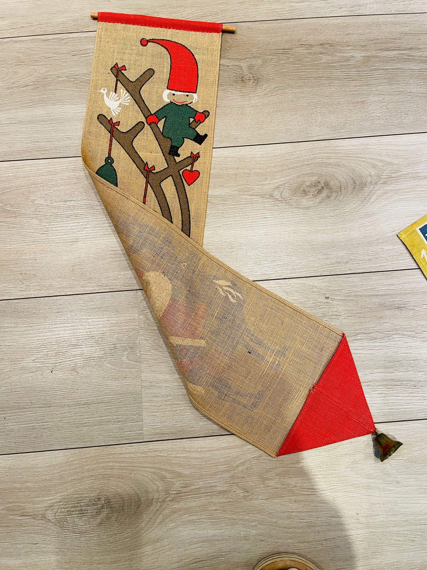 Jerry Roupe/ジェリー.ロウぺ/タペストリー/トナカイさんに乗ったトムテさんとニッセ