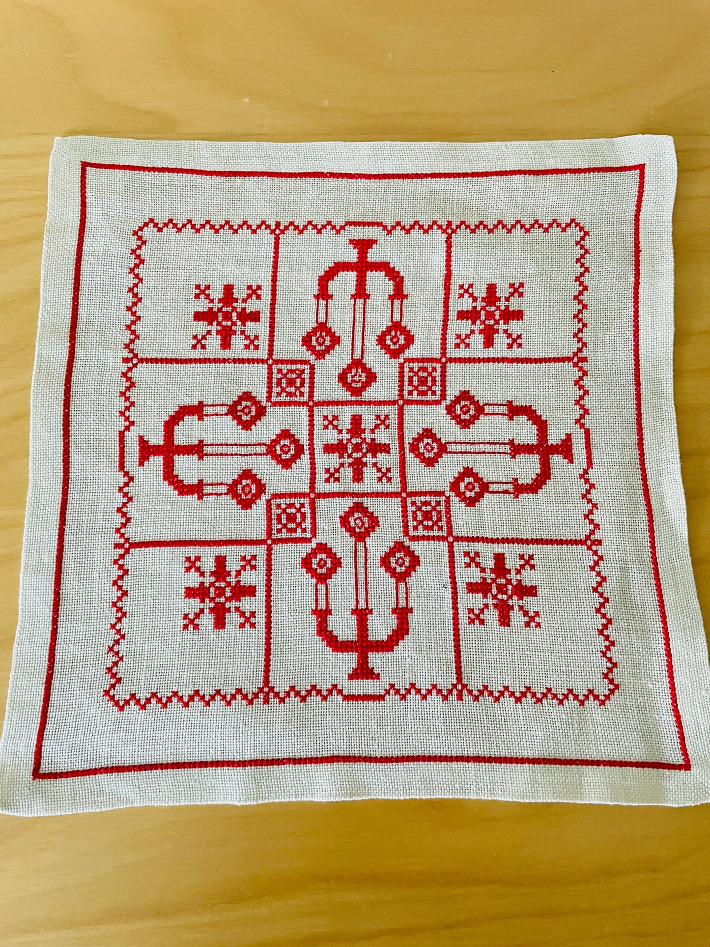 北欧のクリスマス/刺繍のクロス/刺繍のポットマット/2枚セット