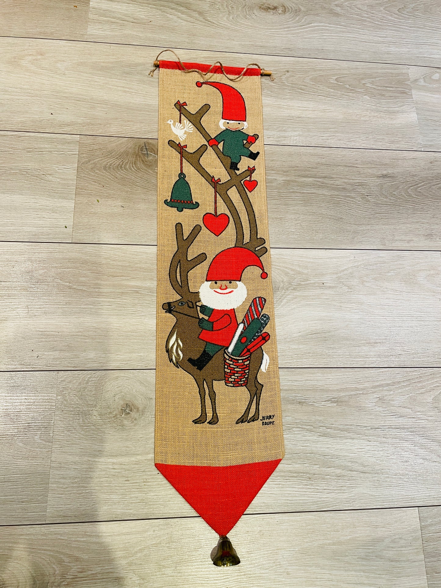 Jerry Roupe/ジェリー.ロウぺ/タペストリー/トナカイさんに乗ったトムテさんとニッセ