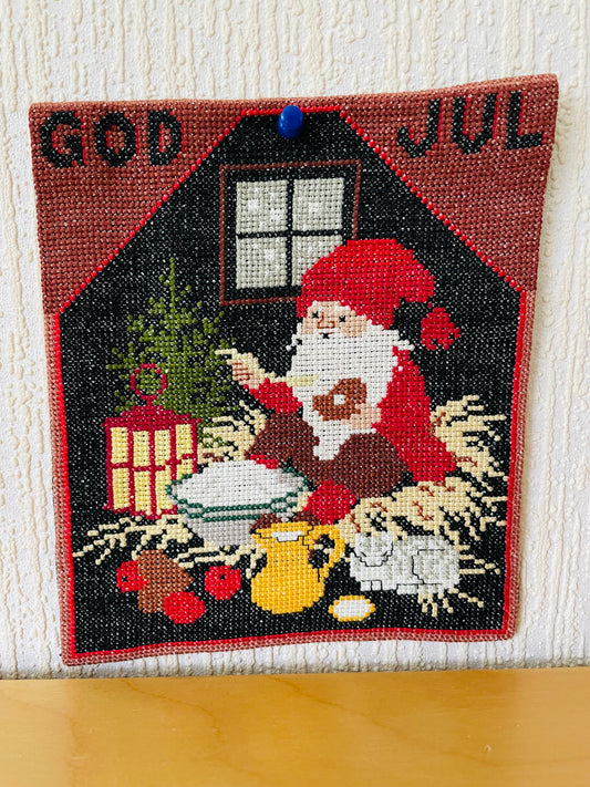 北欧のクリスマス/刺繍のタペストリー/God Jul/メリークリスマス/Tomte/トムテ