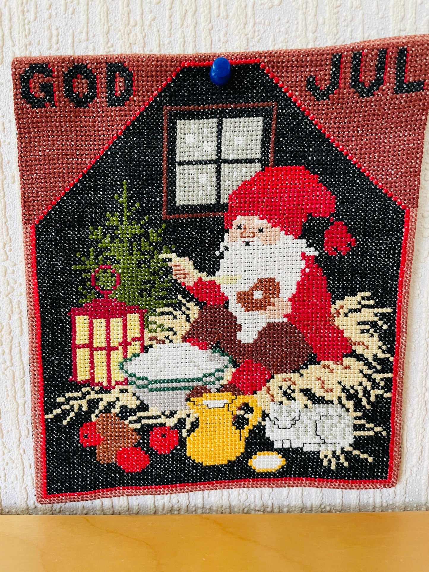 北欧のクリスマス/刺繍のタペストリー/God Jul/メリークリスマス/Tomte/トムテ
