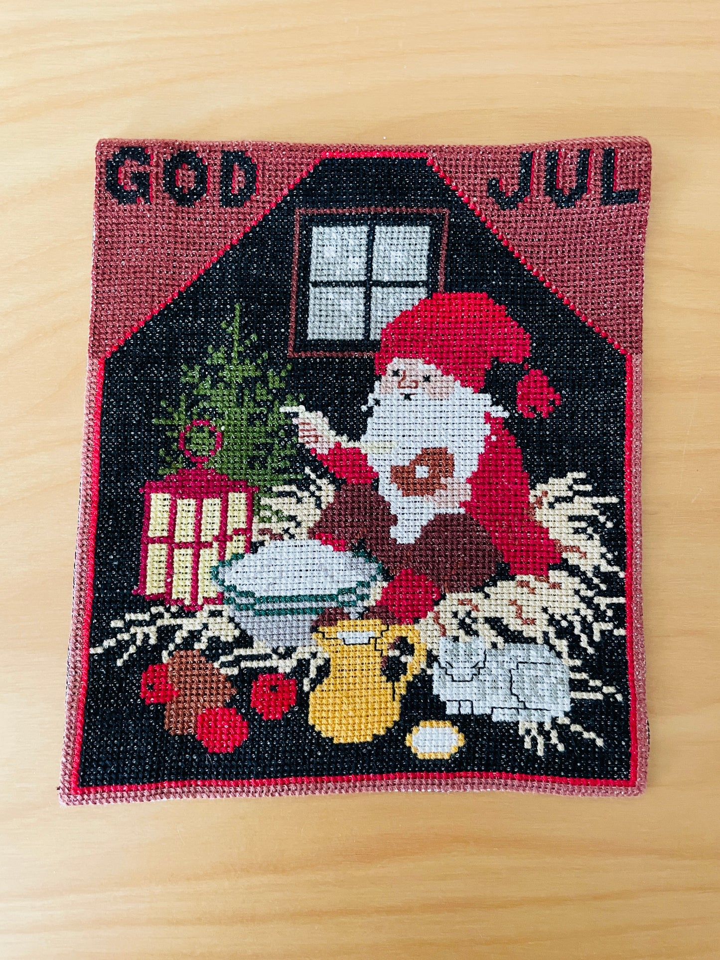 北欧のクリスマス/刺繍のタペストリー/God Jul/メリークリスマス/Tomte/トムテ