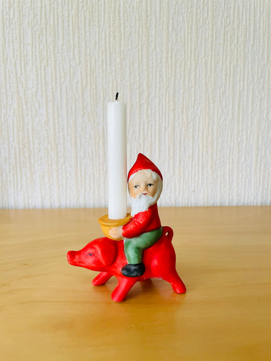 北欧のクリスマス/キャンドルスタンド/赤いブタさんに乗ったトムテ