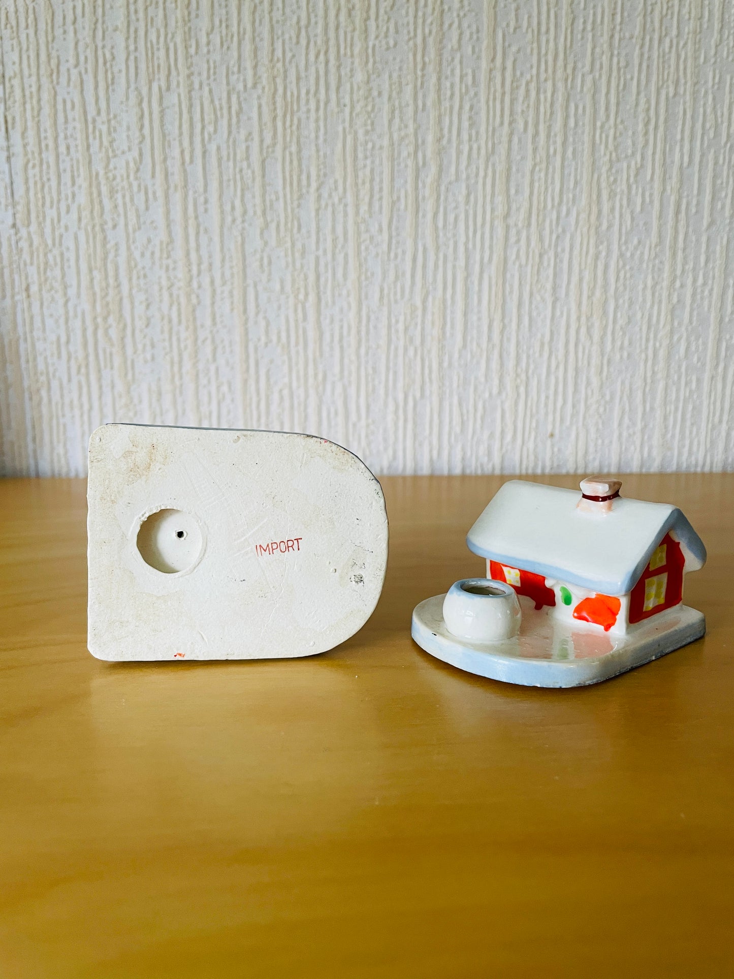 北欧のクリスマス/キャンドルスタンド雪が積もったお家