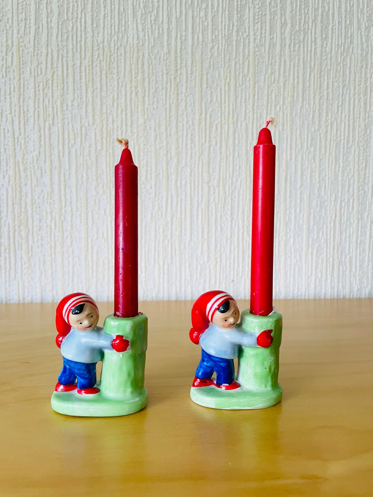 北欧のクリスマス/キャンドルスタンド/男の子とツリー