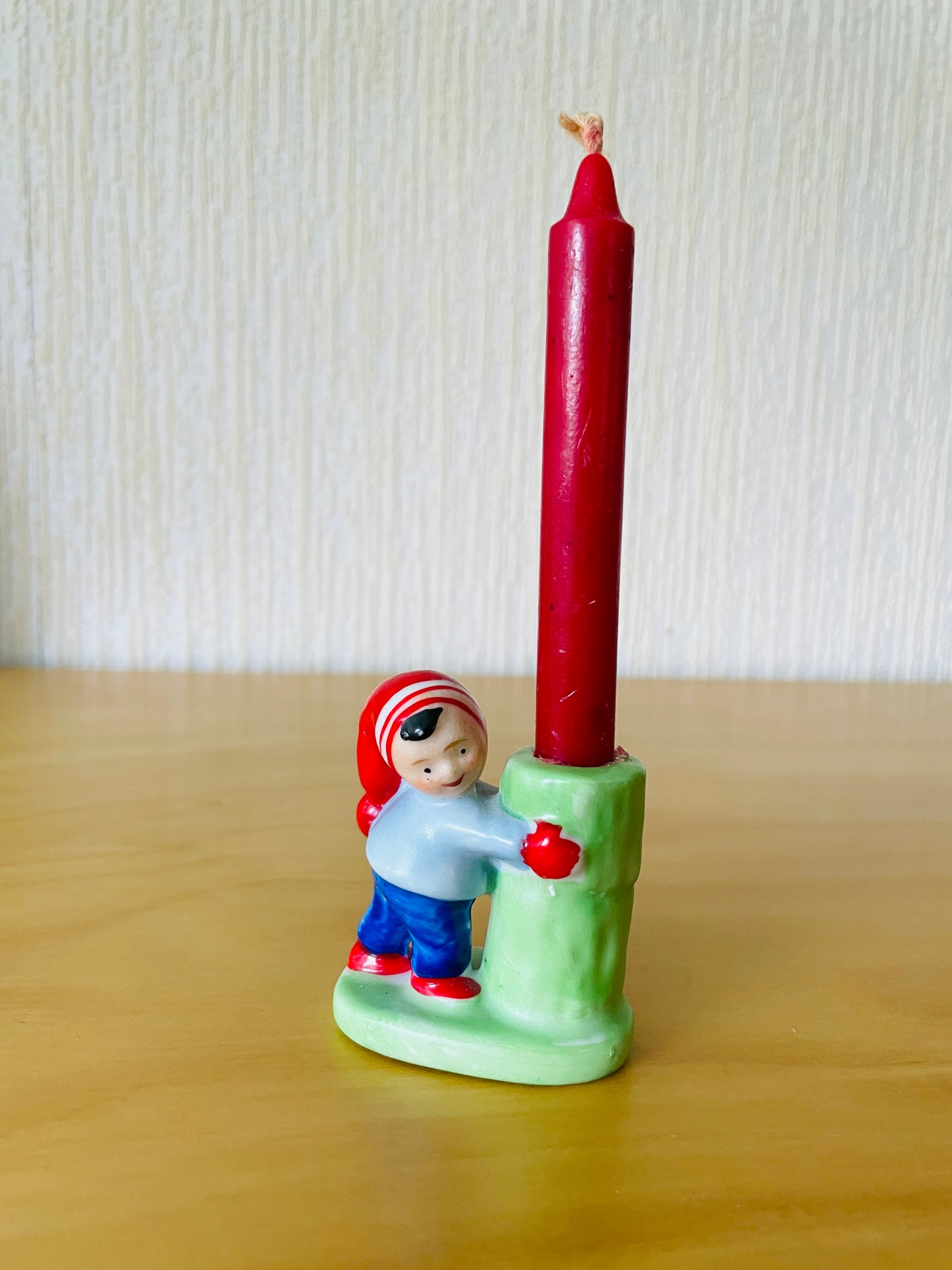 北欧のクリスマス/キャンドルスタンド/男の子とツリー