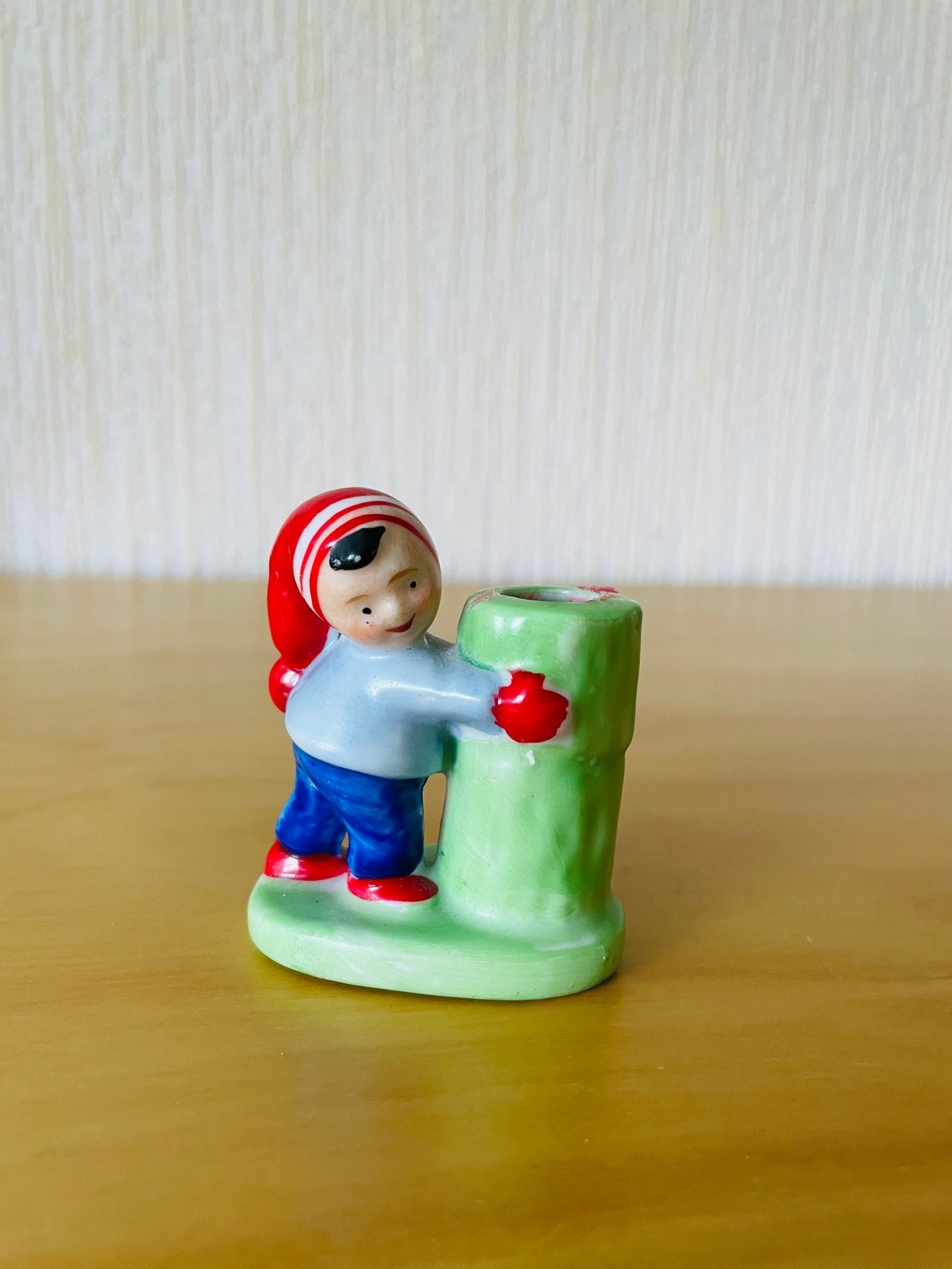 北欧のクリスマス/キャンドルスタンド/男の子とツリー