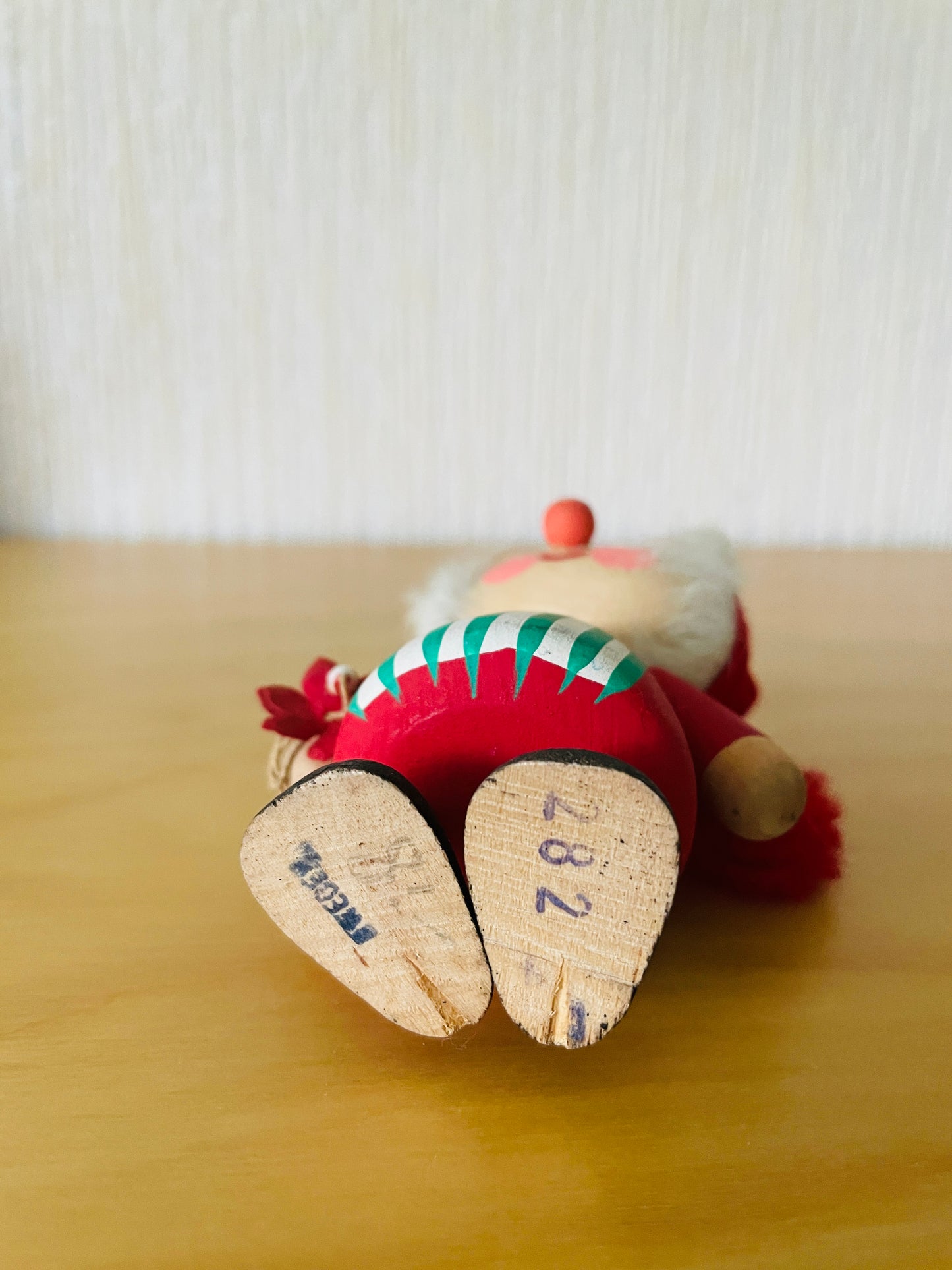 北欧のクリスマス/Svensk Hemslöjd/Tomte Mor/木製人形/お花を持ったエプロン姿が可愛いトムテの母さん