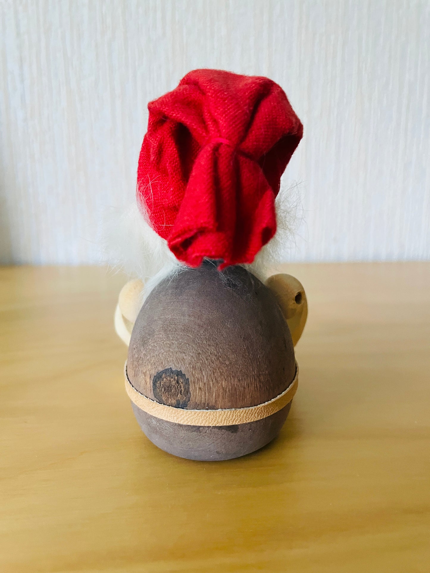 北欧のクリスマス/Svensk Hemslöjd/北欧手工芸Tomte med Risgröt/ミルクがゆを抱えているトムテさん