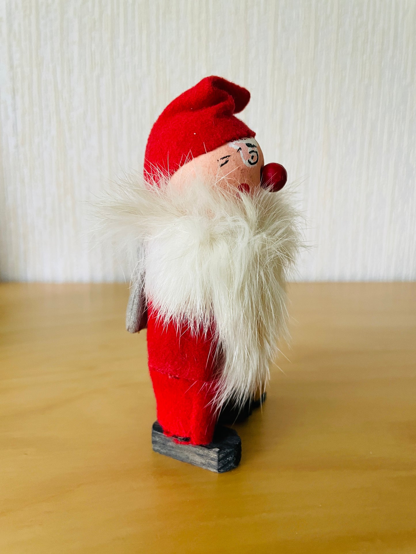 北欧のクリスマス/Svensk Hemslöjd/Tomte med Rantan/白い真っ白もふもふお髭のトムテさん