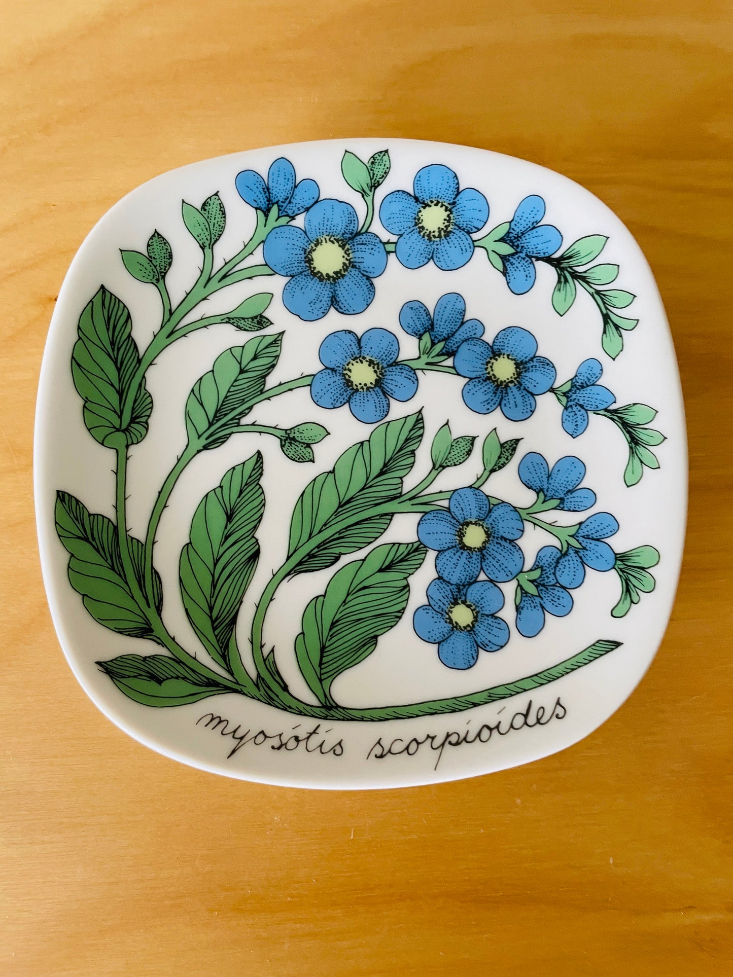 アラビアボタニカルシリーズウオールプレートワスレナグサ