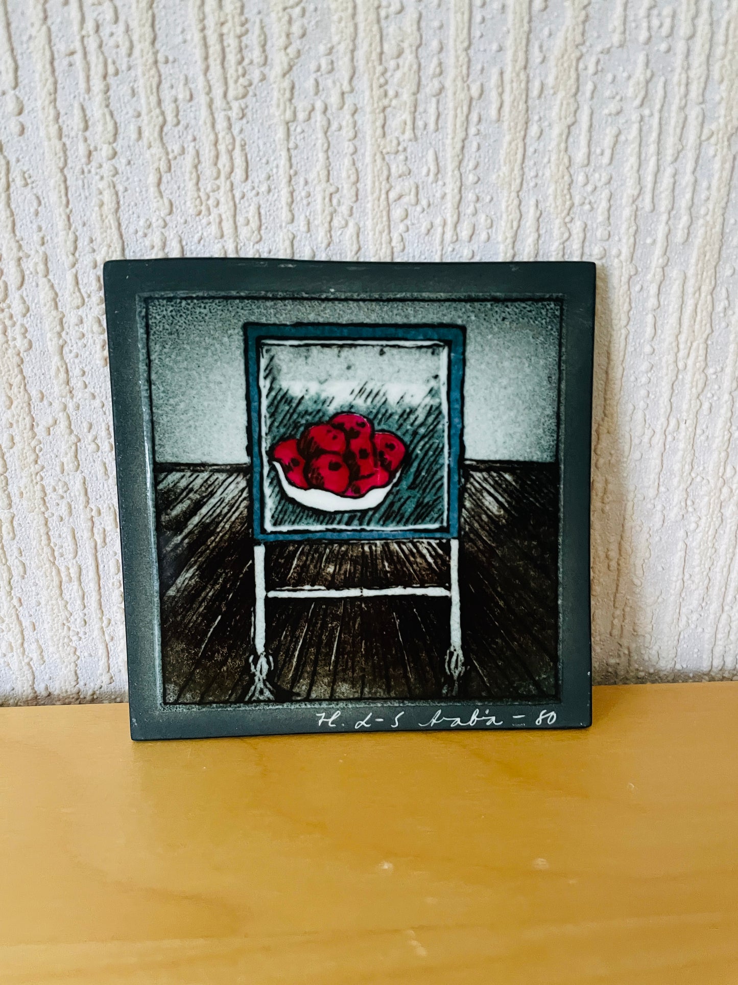 Arabiaアラビア/Atlje/アトリエ/Helja Liukko-Sundsröm/ヘルヤ.リウッコ-スンストローム/絵の中に置かれたリンゴの絵