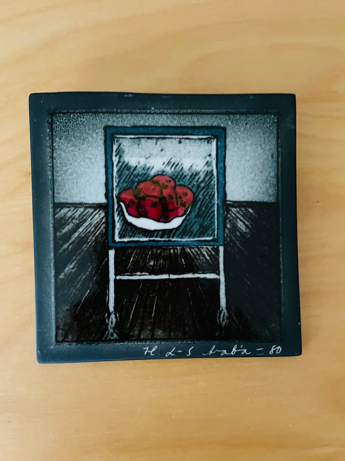 Arabiaアラビア/Atlje/アトリエ/Helja Liukko-Sundsröm/ヘルヤ.リウッコ-スンストローム/絵の中に置かれたリンゴの絵