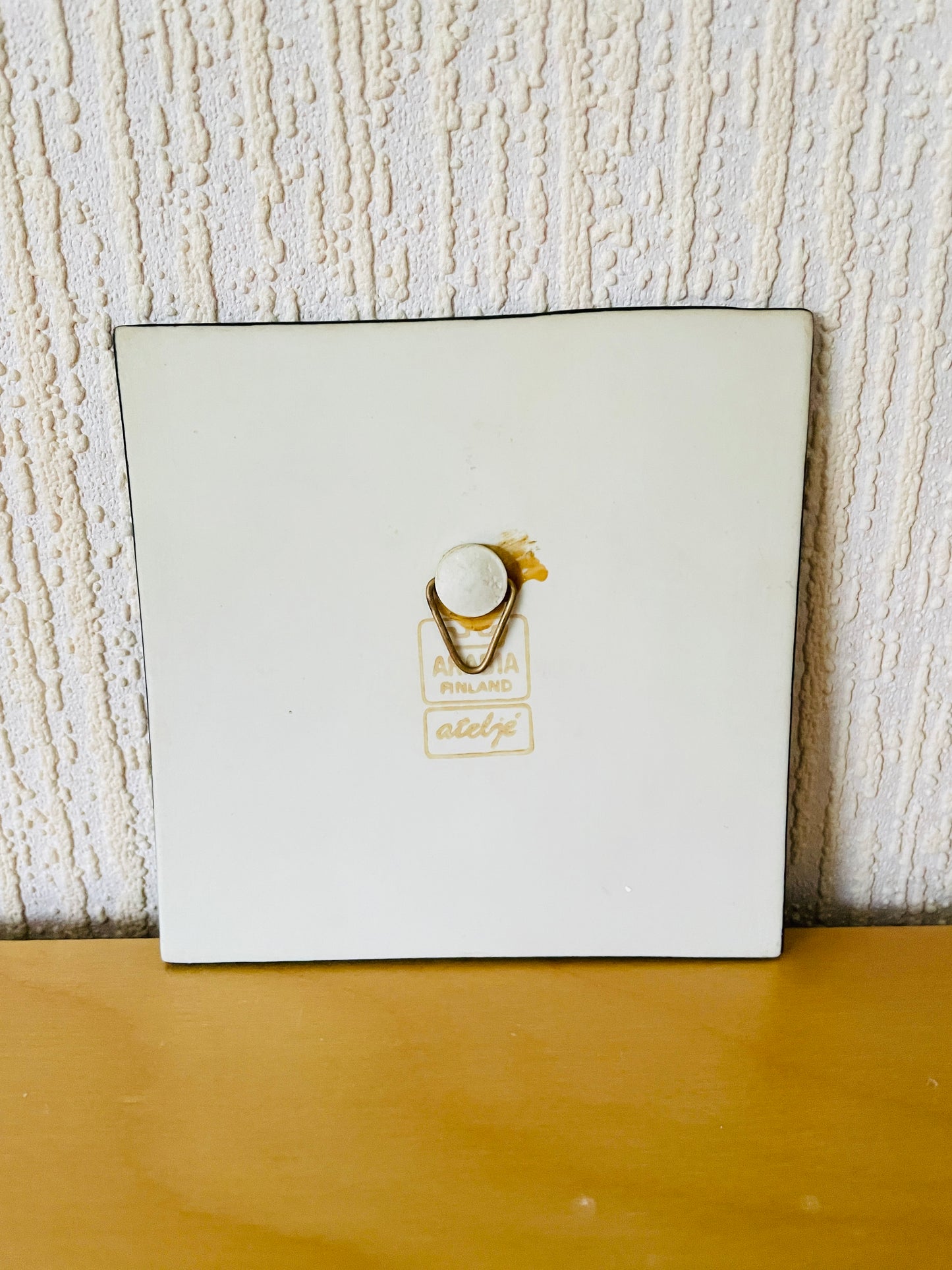 Arabiaアラビア/Atlje/アトリエ/Helja Liukko-Sundsröm/ヘルヤ.リウッコ-スンストローム/絵の中に置かれたリンゴの絵