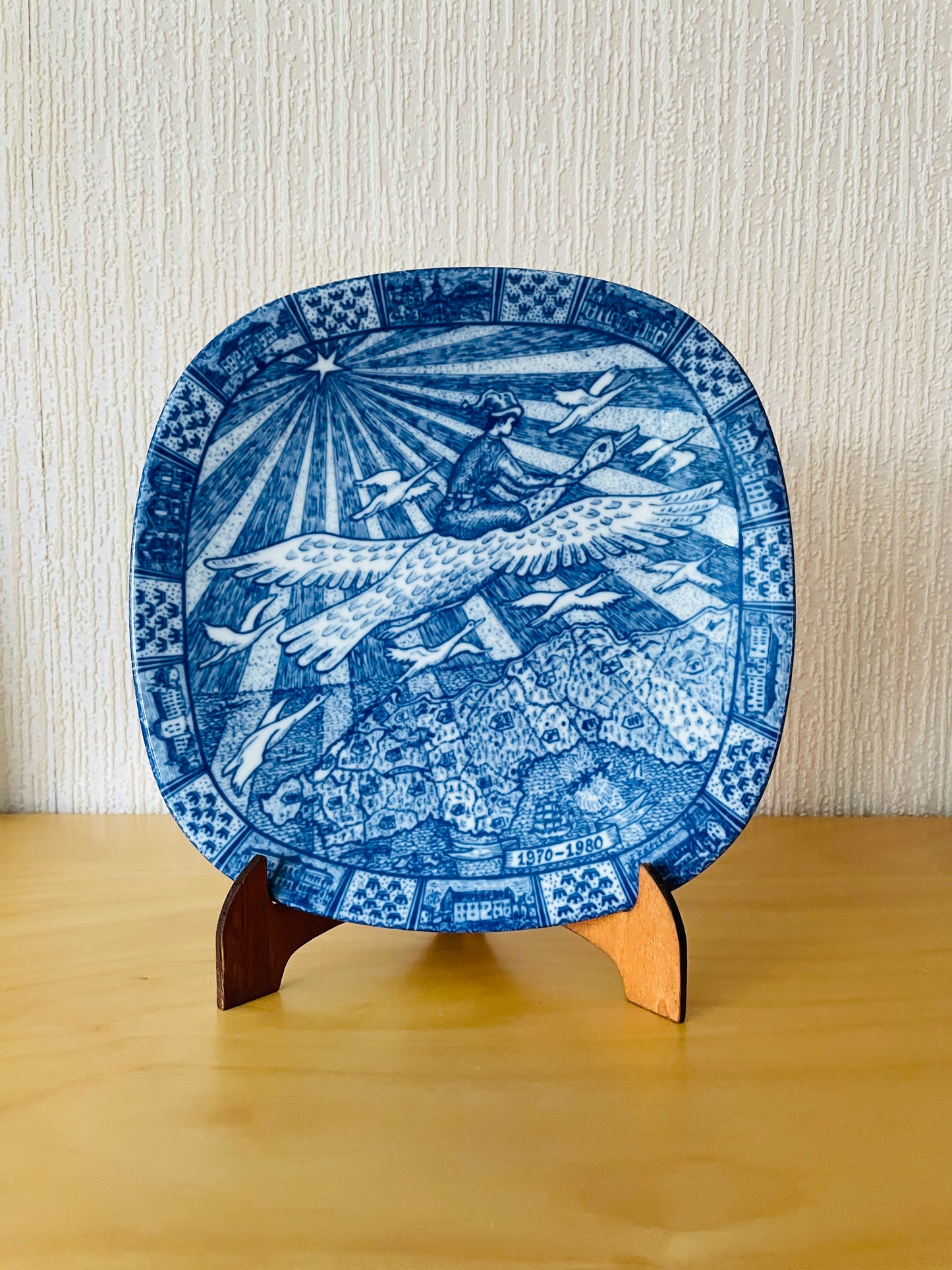 Rörstrand/ロールストランド/Gunnar Nylund/グンナ.ニールンド/1970年〜1980年/ニルスの不思議な旅/10周年記念プレート