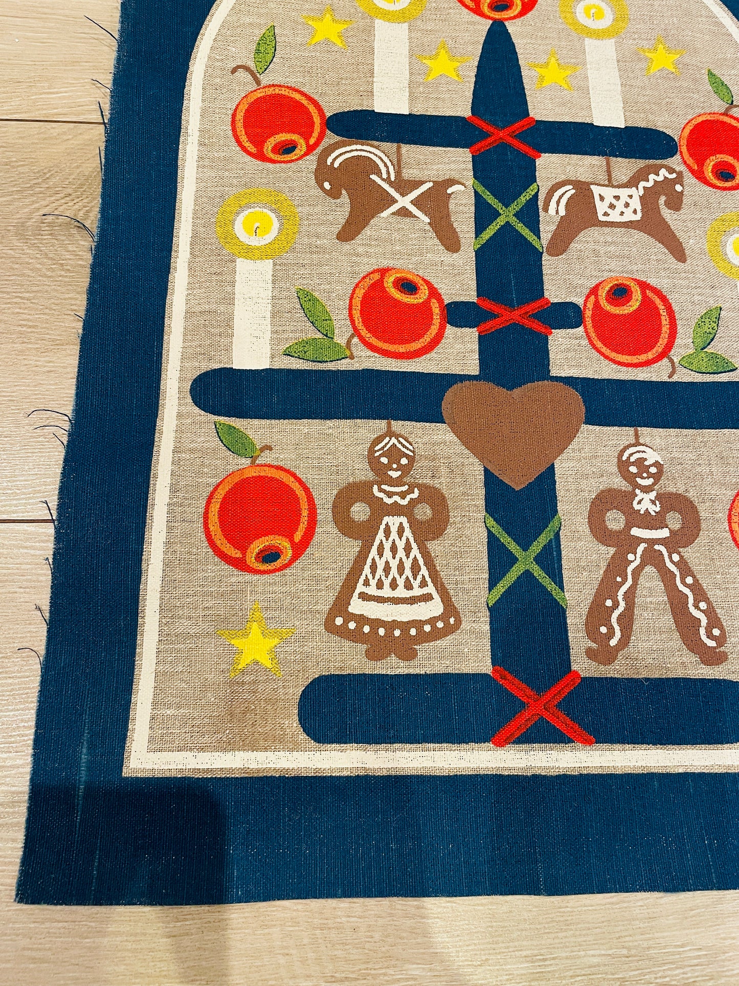 北欧のクリスマス/タペストリー/Papperkakor gubbe & gumma/キャンドルスタンドとペッパーコーカ