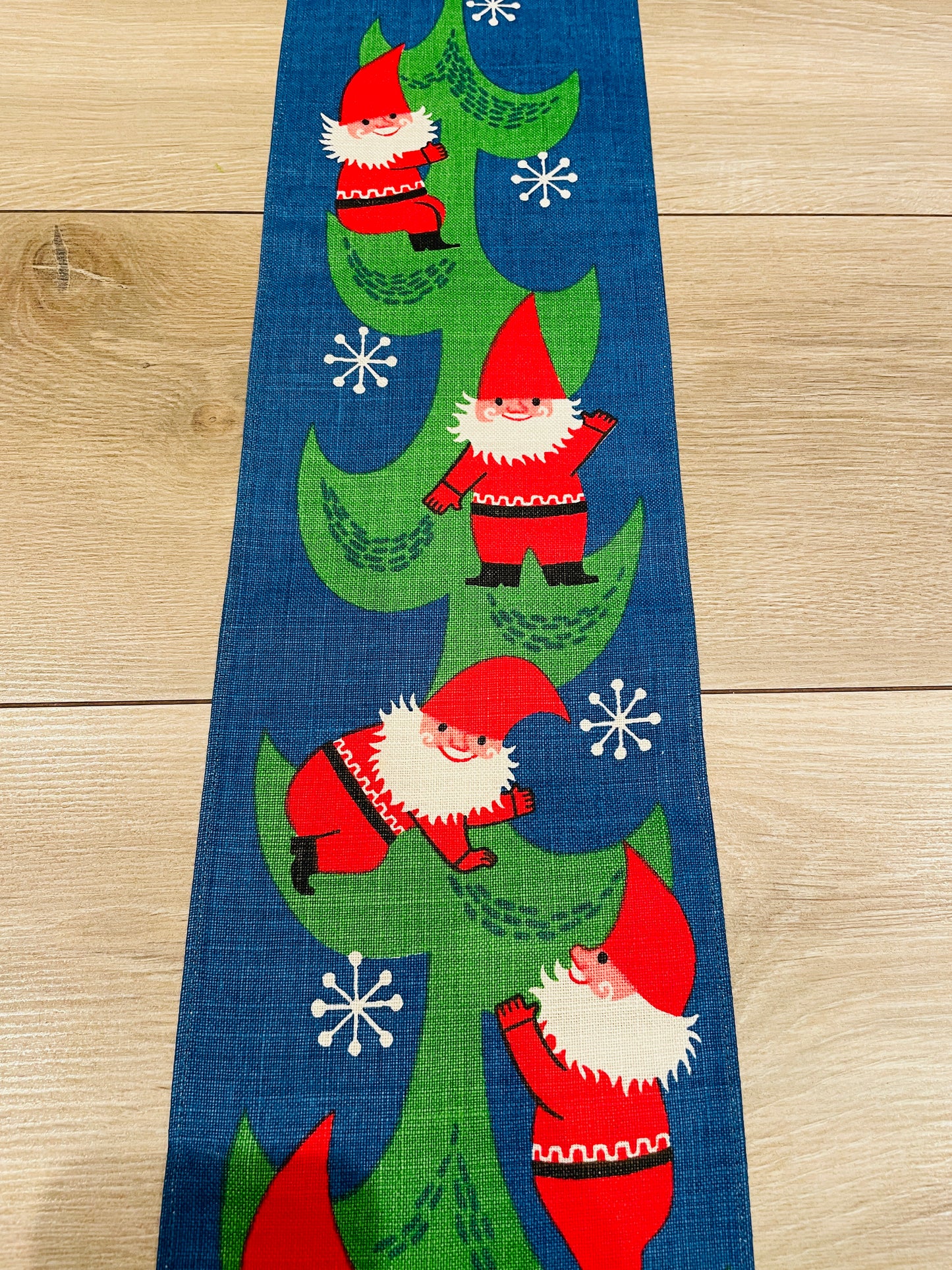 北欧のクリスマス/Jerry Roupe/ジェリー.ロウぺ/タペストリー/ブルー