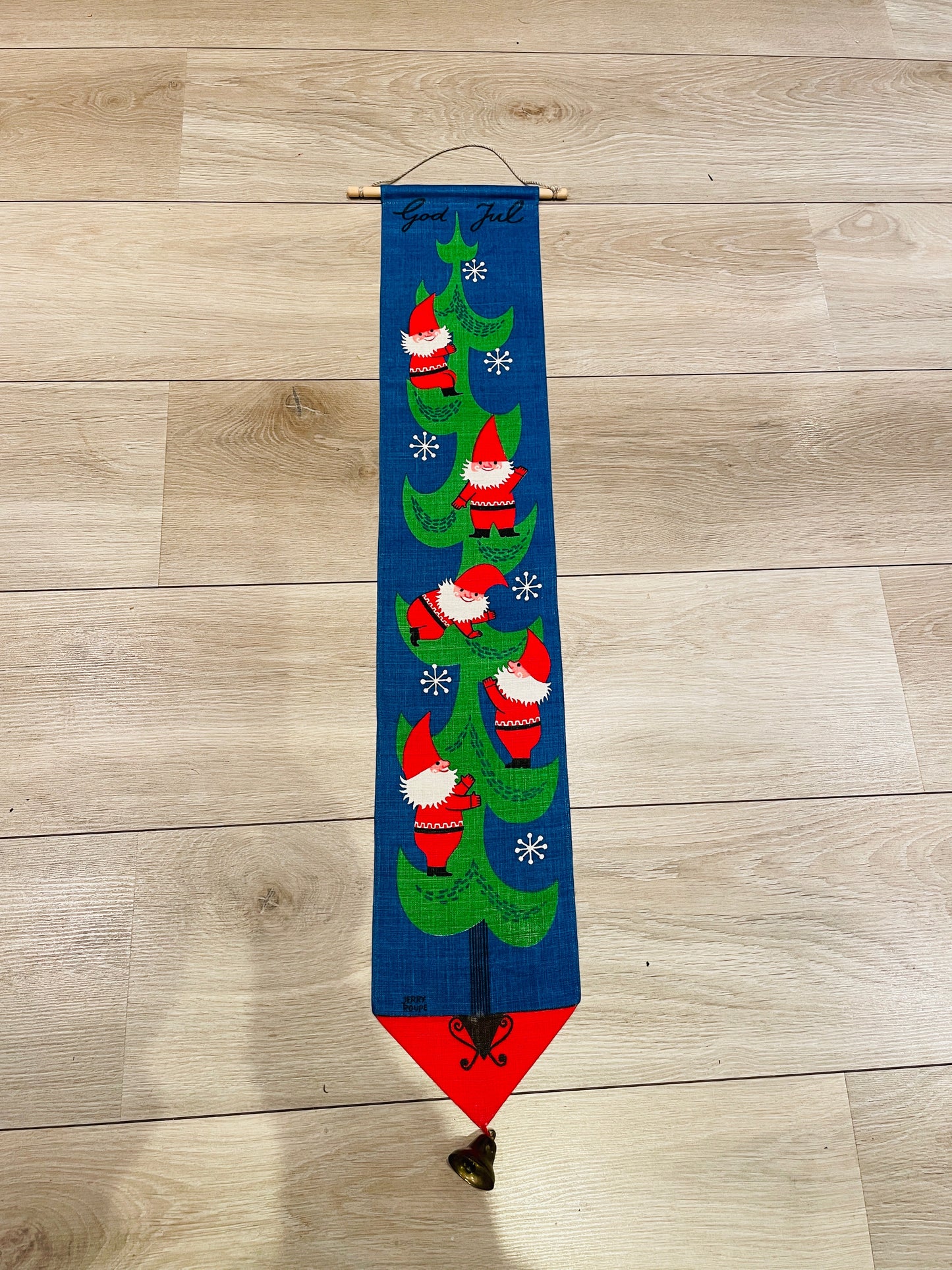 北欧のクリスマス/Jerry Roupe/ジェリー.ロウぺ/タペストリー/ブルー