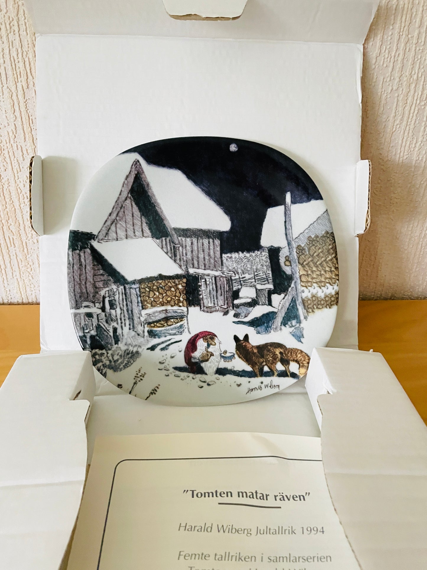 Guld Kroken/ゴールドクローケンJul Tallrik/クリスマスプレート/Harald Wiberg/ハーラルド.ヴィーベリ/Tomten & Räv/トムテとキツネ/箱入り未使用品