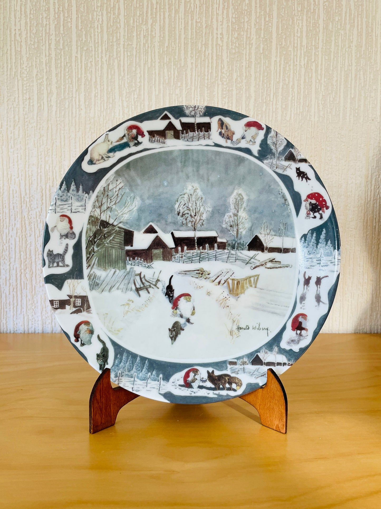 Guld Kroken/ゴールド.クローケン/Jul Tallrik/クリスマスプレート/Harald Wiberg/ハーラルド.ヴィーベリ/Tomten & Katterna/トムテと猫ちゃんたち