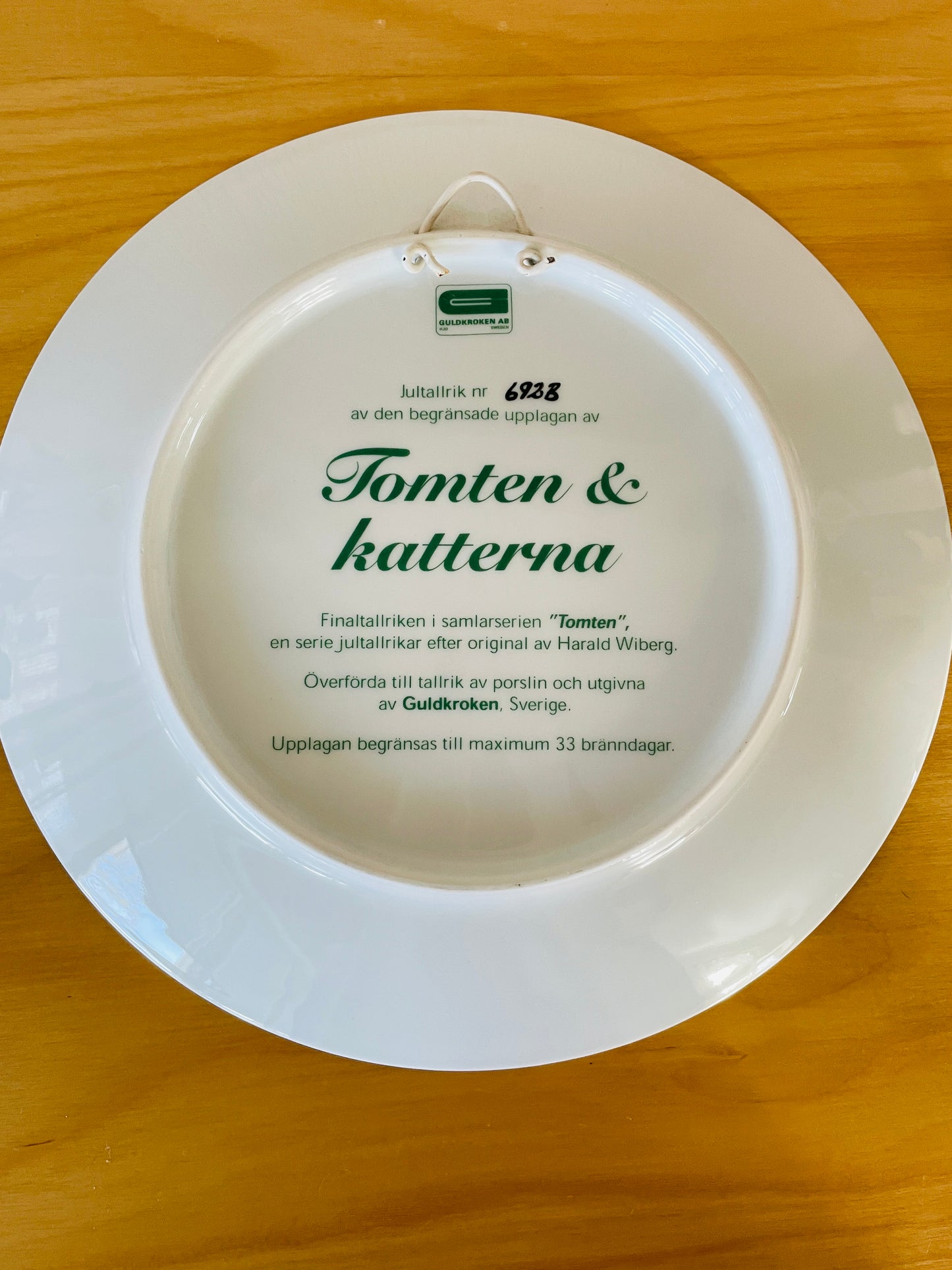 Guld Kroken/ゴールド.クローケン/Jul Tallrik/クリスマスプレート/Harald Wiberg/ハーラルド.ヴィーベリ/Tomten & Katterna/トムテと猫ちゃんたち
