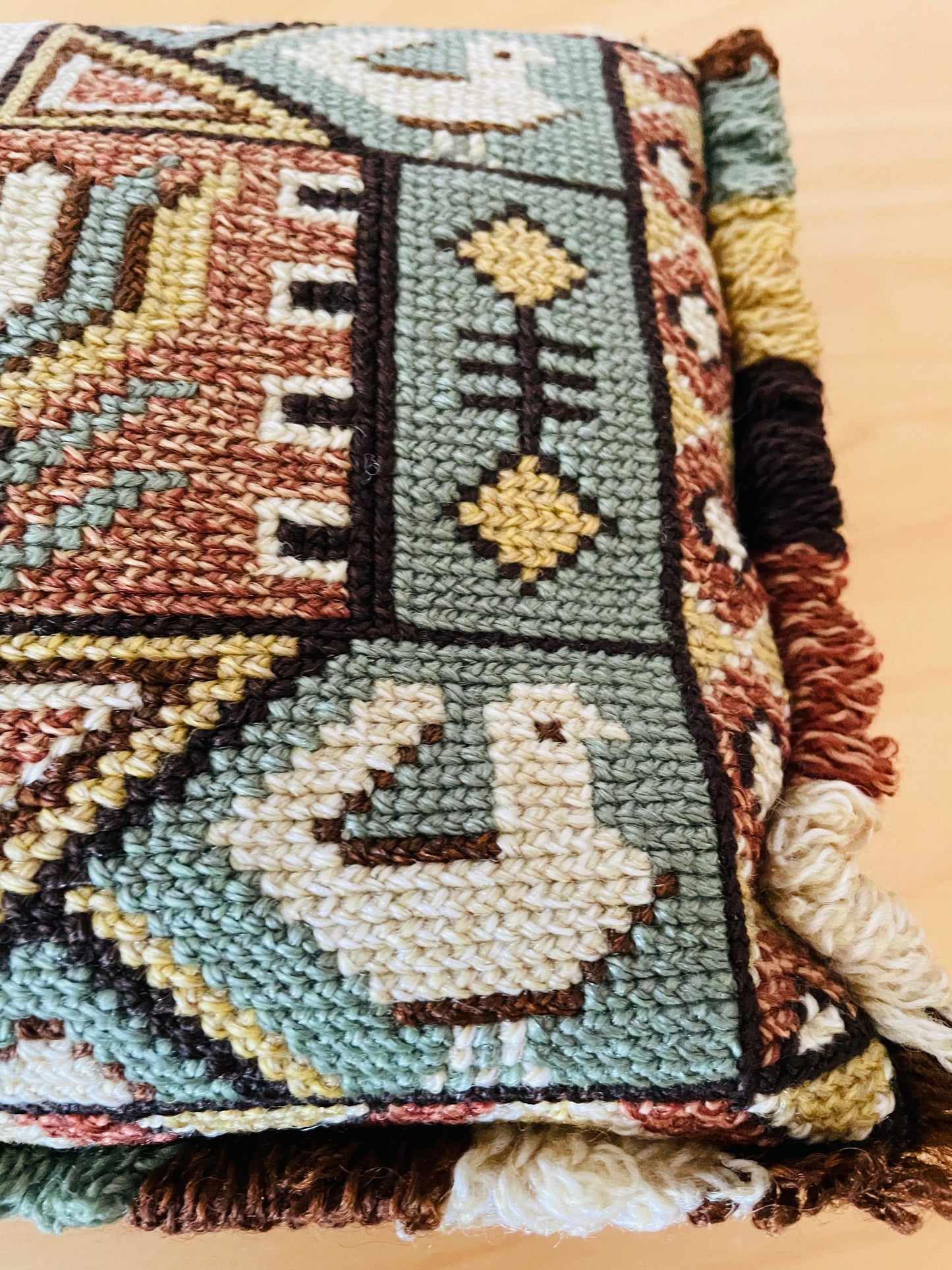 北欧伝統手工芸/トヴィスト刺繍/クッション