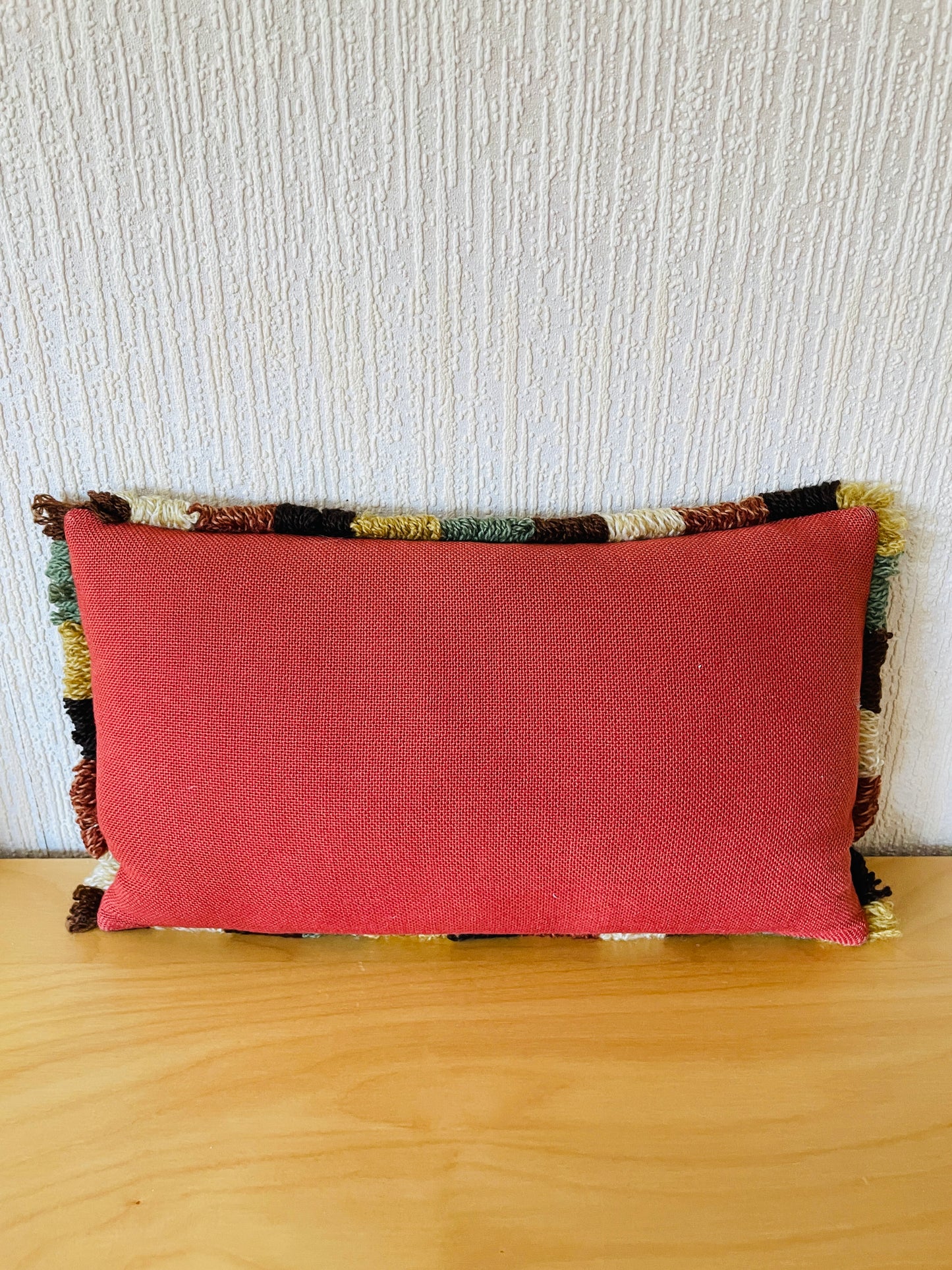 北欧伝統手工芸/トヴィスト刺繍/クッション