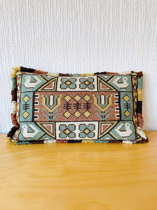 北欧伝統手工芸/トヴィスト刺繍/クッション